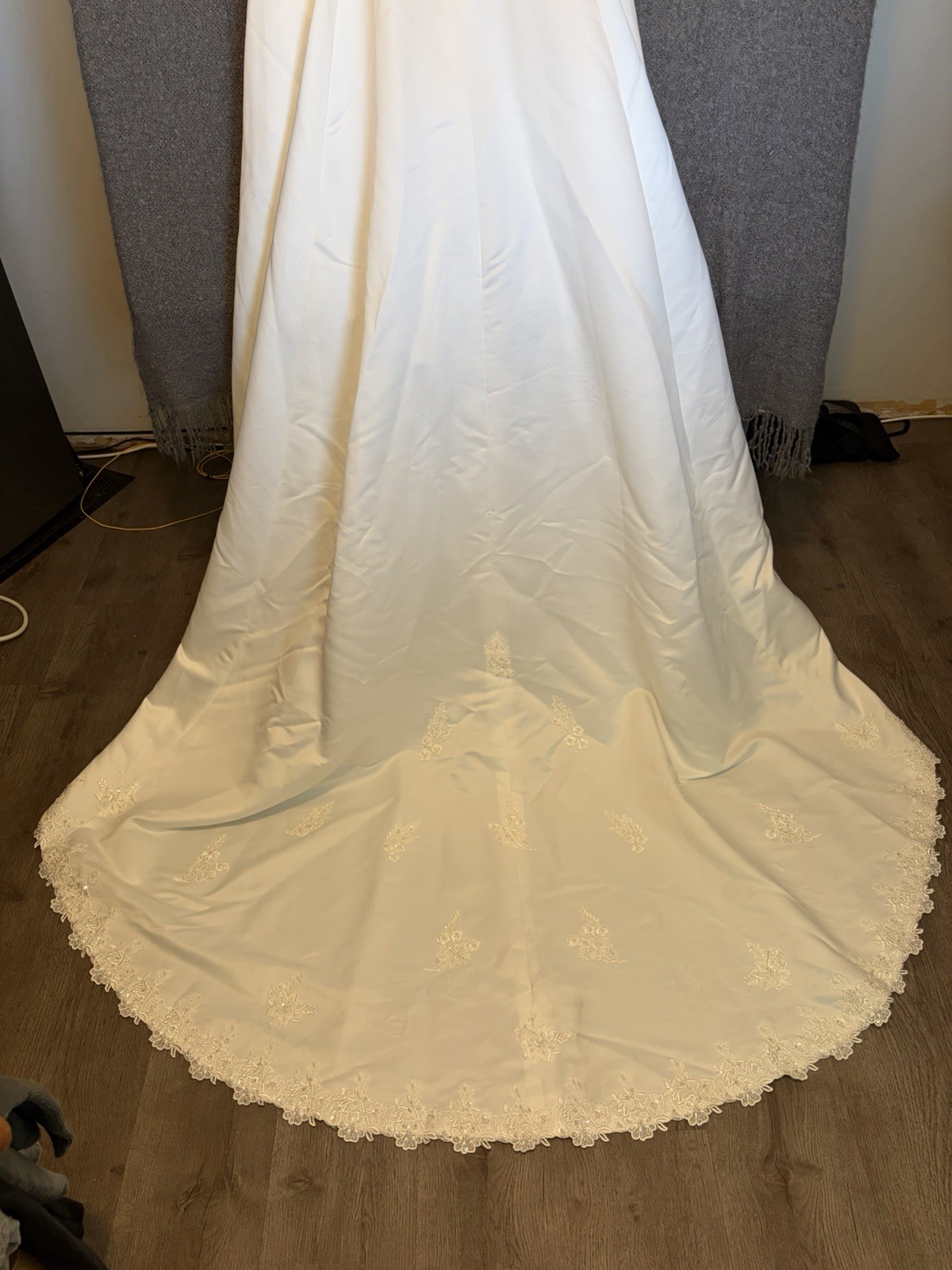 Christina Wu Ivory Lace Appliqué Wedding Dress Size 16 Regular Style 1660-2