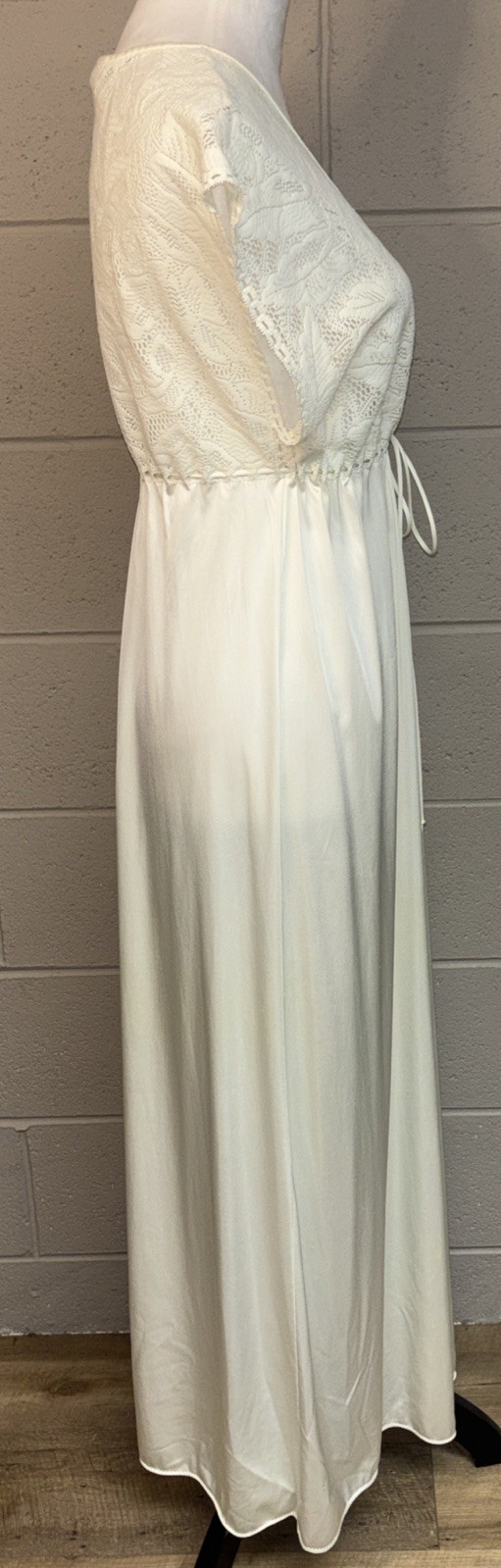 Vanity Fair White Lacy Night Gown Sweep Vintage Wedding Honeymoon Small