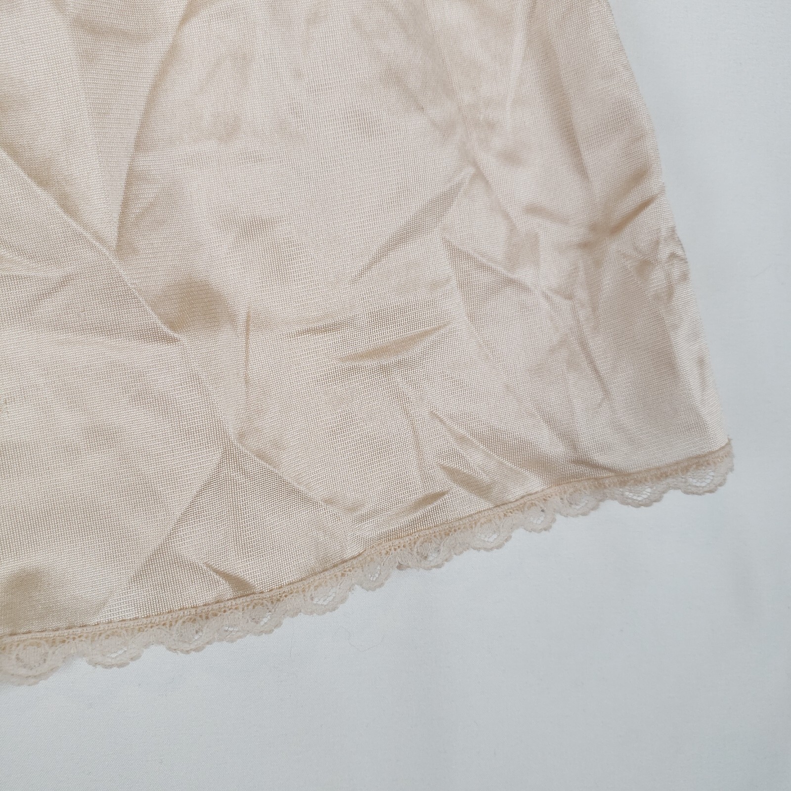 Vintage Warners Nylon Half Slip Large 17 in Lace Trim Beige
