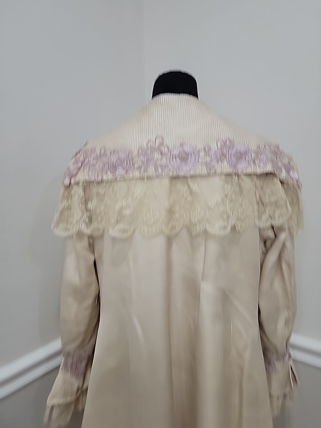 Antique 30s 40s Boudoir Hostess Coat Romantic Lace Applique Silk Faille