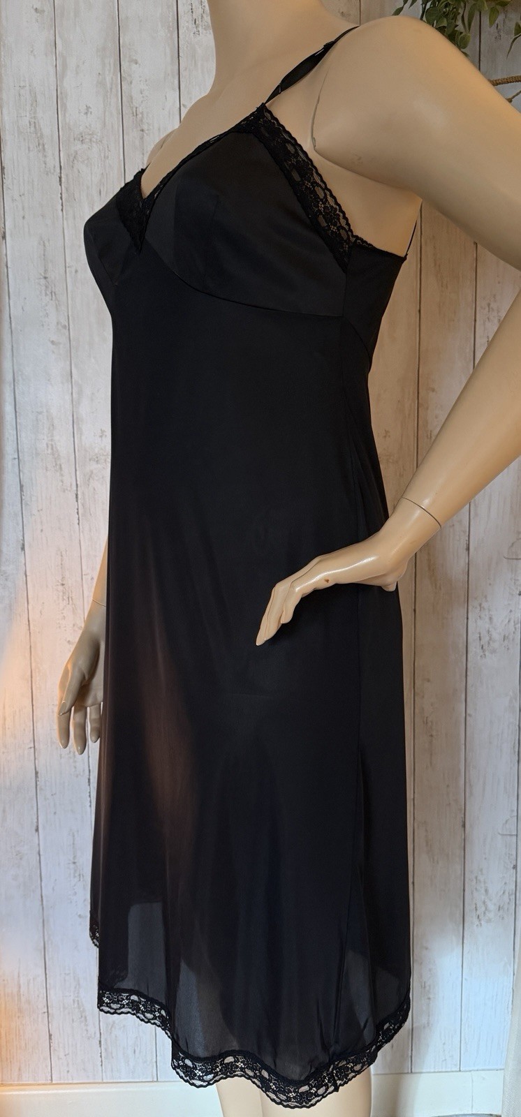 Vanity Fair Black Full Slip Nylon Lace Trim Adjustable Straps Size 40