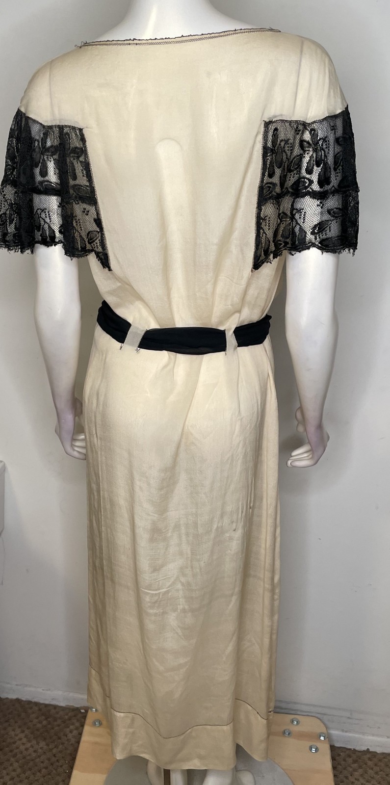 Antique 1900s Ivory Black Silk Dress S M Art Deco Flutter Lace Sleeves Embroider
