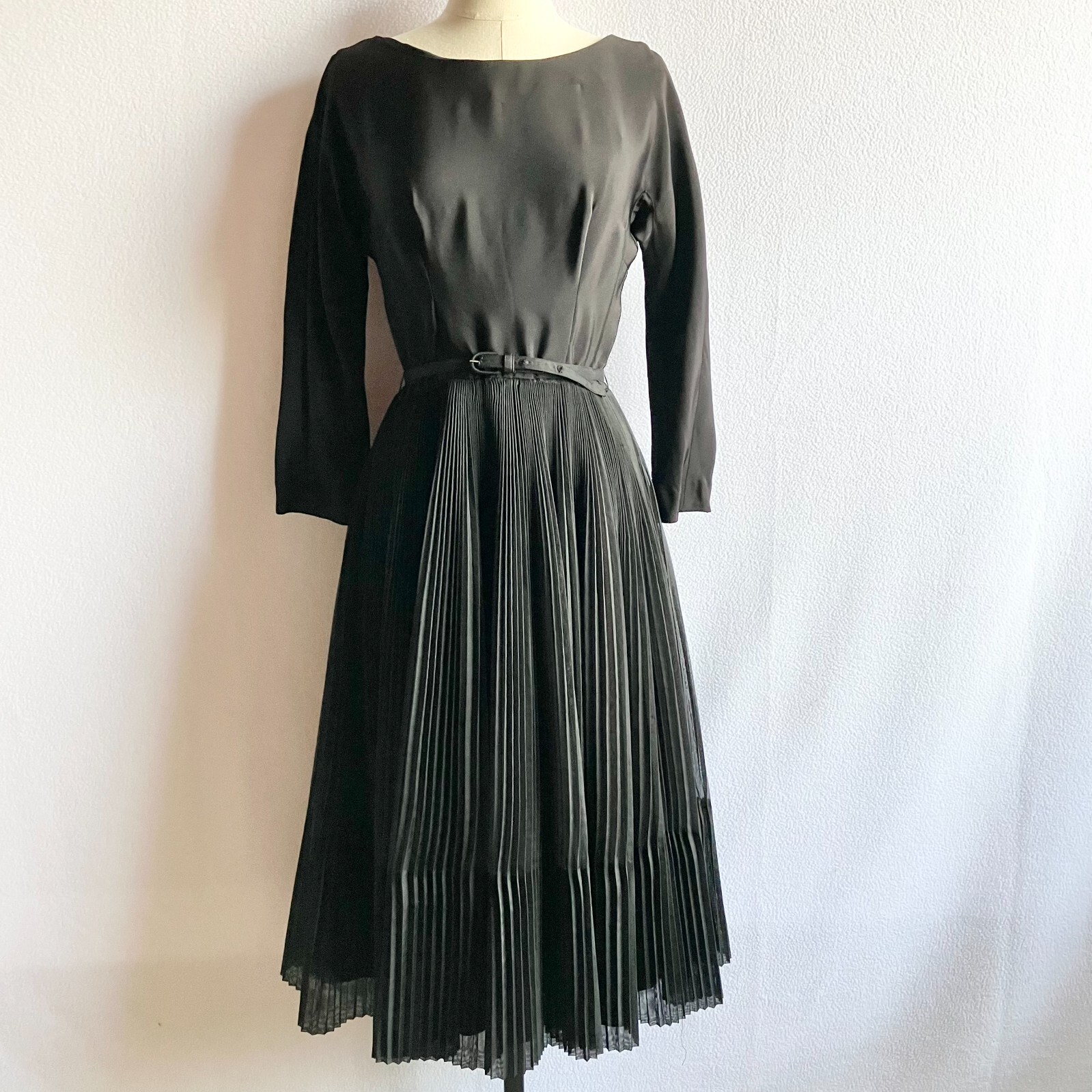 Vintage 1950s l »Aiglon Black Fit & Flare Pleated Dress