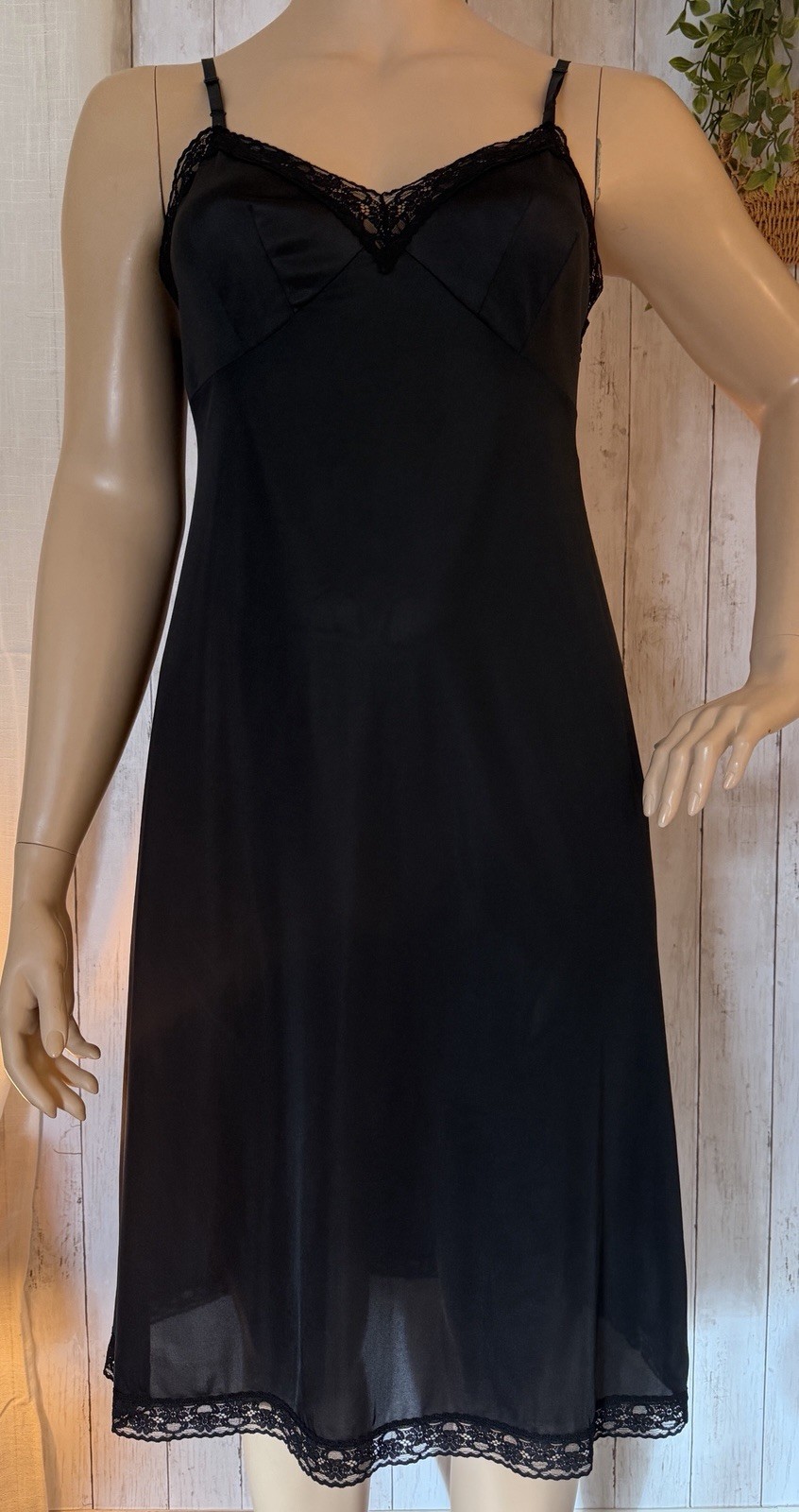 Vanity Fair Black Full Slip Nylon Lace Trim Adjustable Straps Size 40
