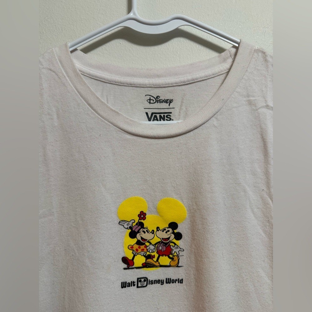 Vans Disney Exclusive White Tee with Minnie & Mickey Graphic – Size XXL