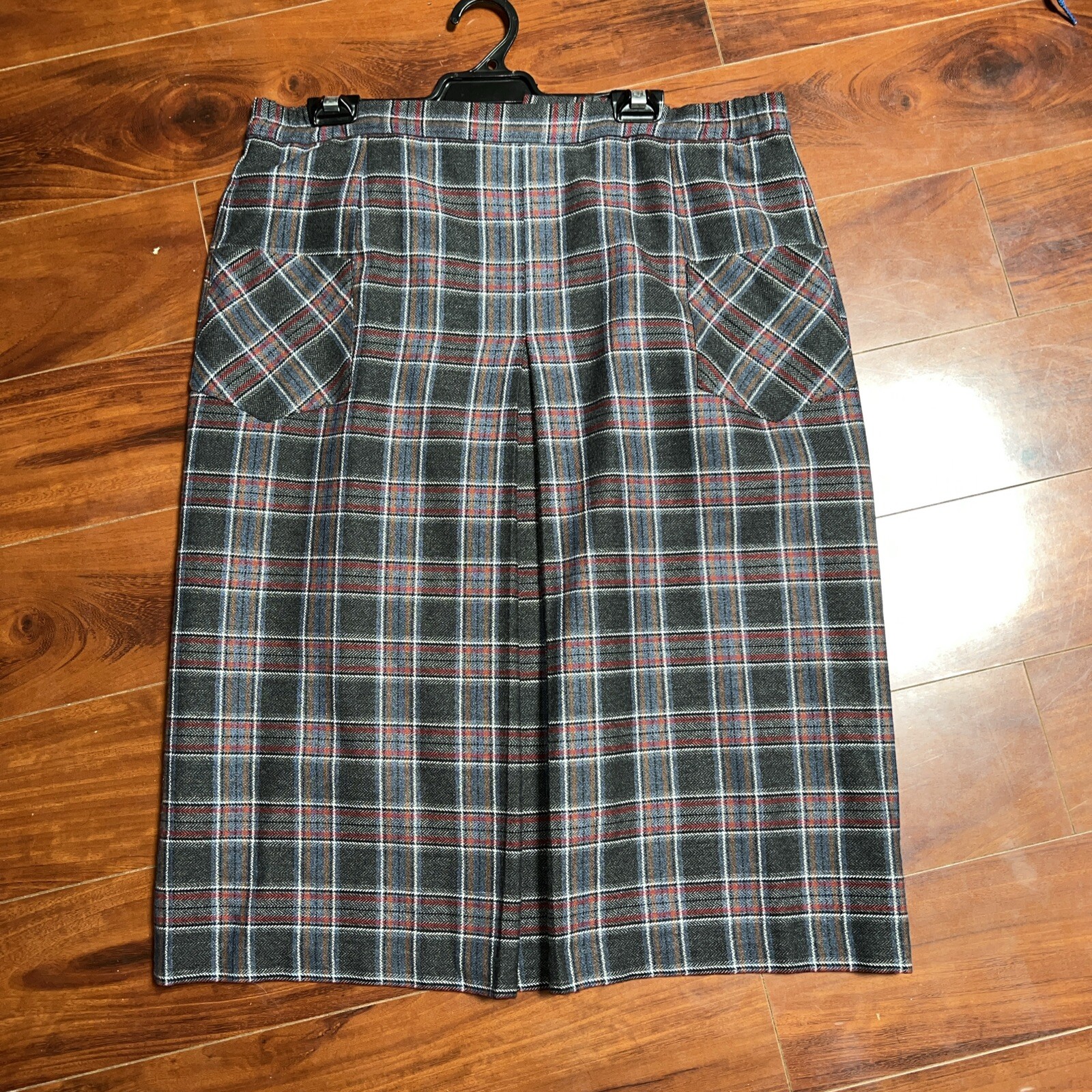 Town & Country Skirt Sz 18 Grey Tartan 2 Pockets Wool Blend Lined Rare Vintage