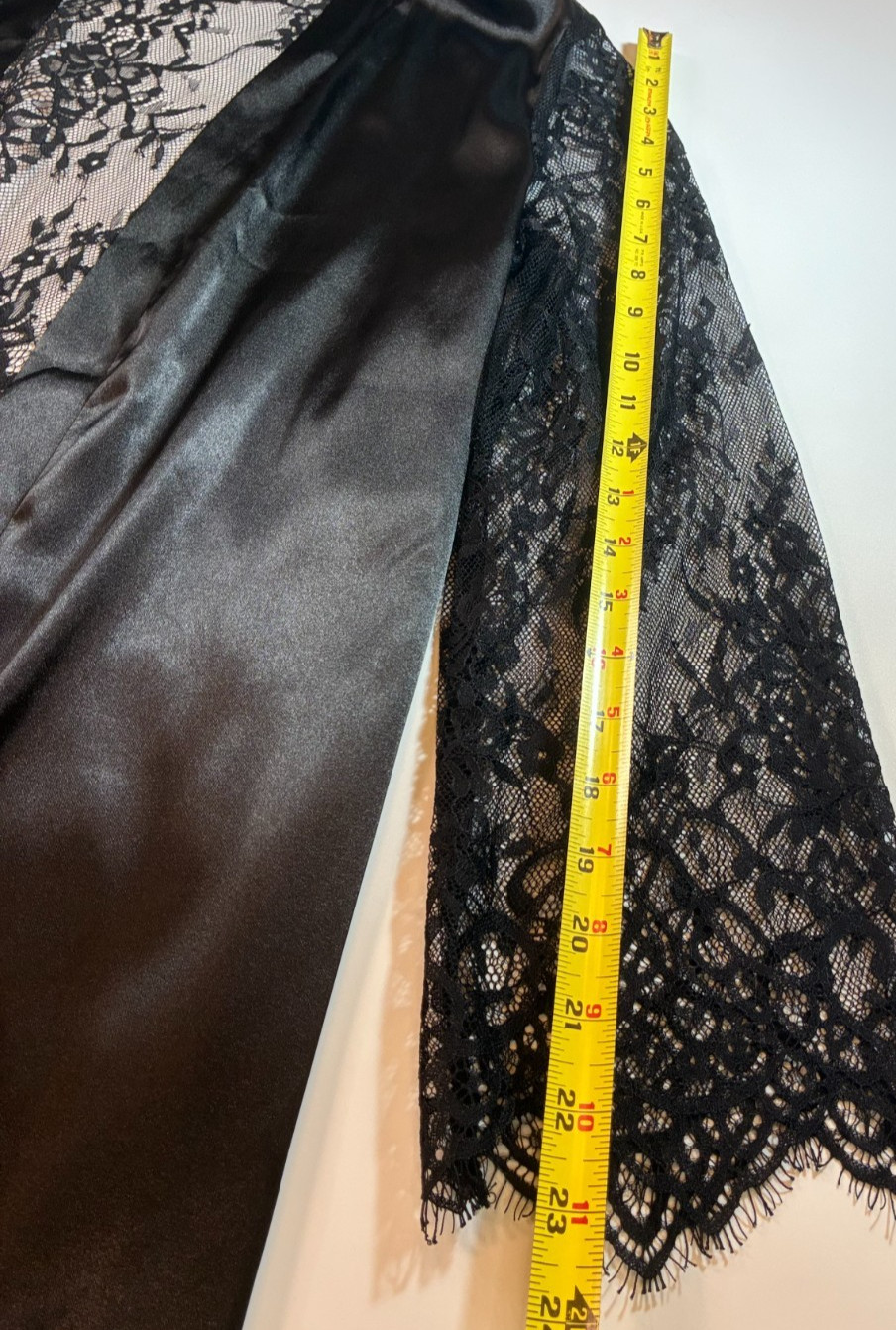 Long BLACK LACE ROBE Medium SWEEP WRAP POINT Hem Sleeve GOTH Open Front Duster