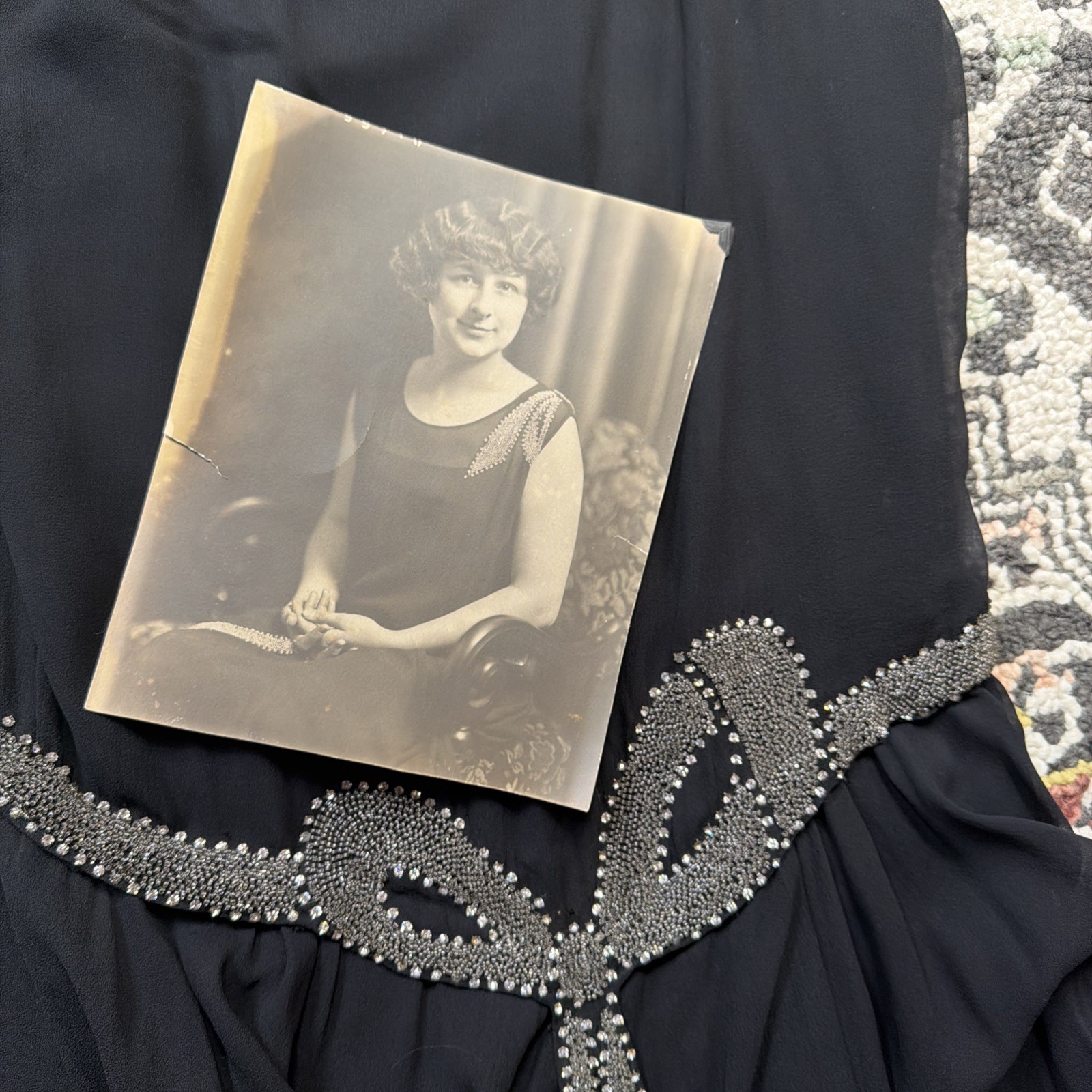 1920s Silk Chiffon Flapper Gown – Trompe L&rsquo;oeil Bead Bow W provenance – Medium