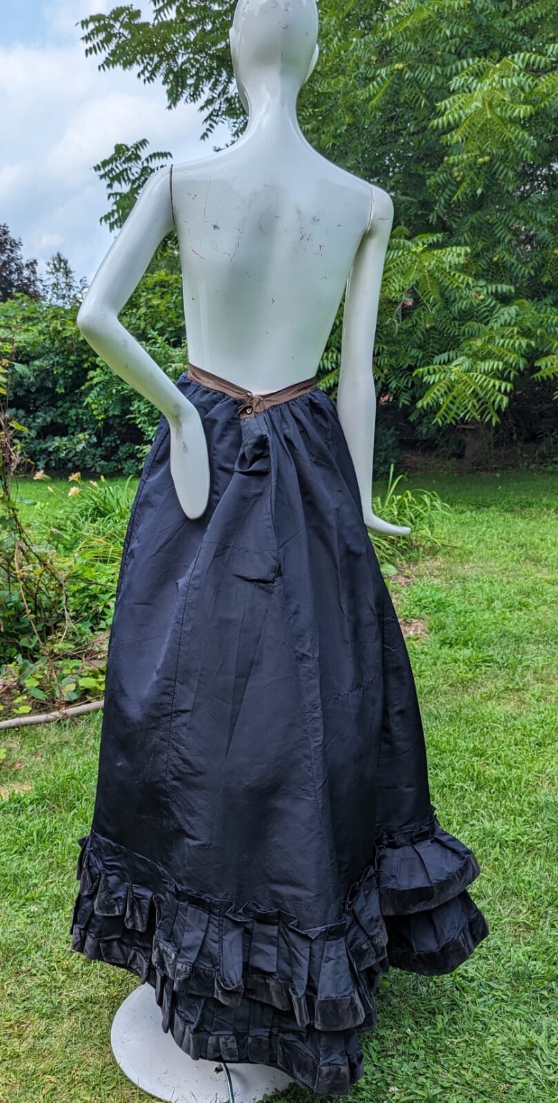 VICTORIAN 19TH C BLACK BUSTLE SKIRT W VELVET + SILK RUCHED RUFFLE BOTTOM