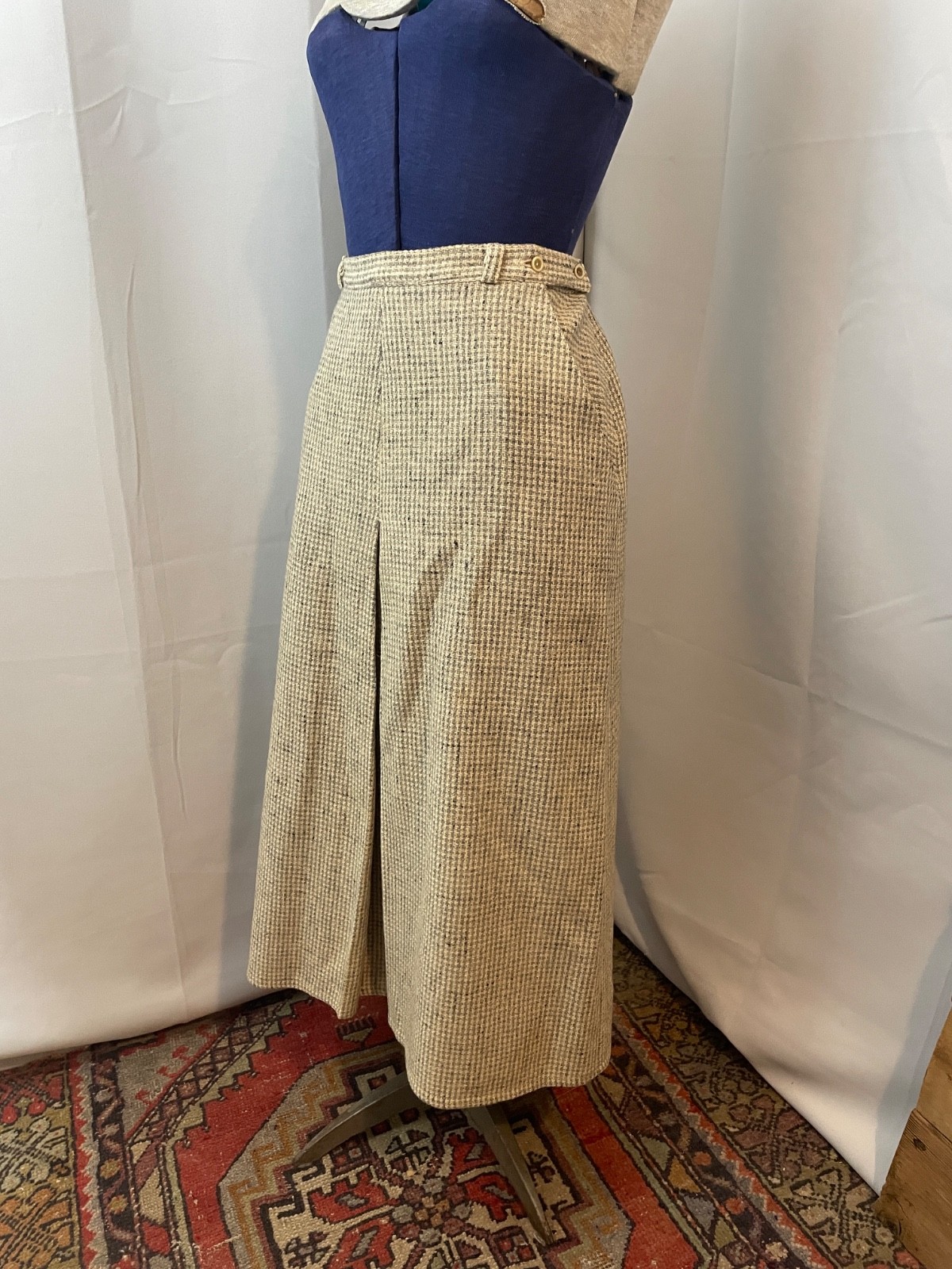 Harris Tweed Midi Skirt Tan and Cream Houndstooth 1940s Preppy Euro Vintage S