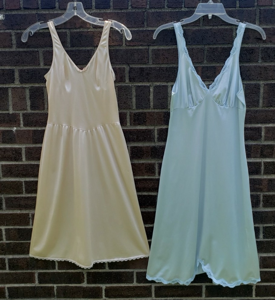 Lot of Two Warner&rsquo;s Full Slips Size 32 Frostings Ice Blue Ballet Beige Sissy Fem