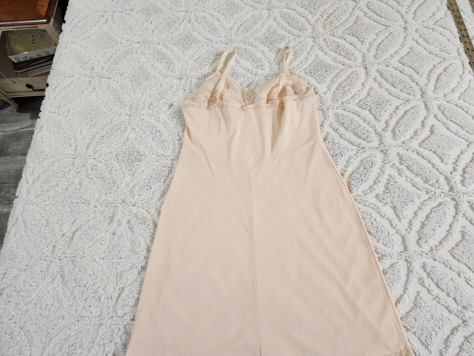 Vintage Gossard Artemis Nylon Full Slip Peach Lace Size 36 Average USA Pin-up