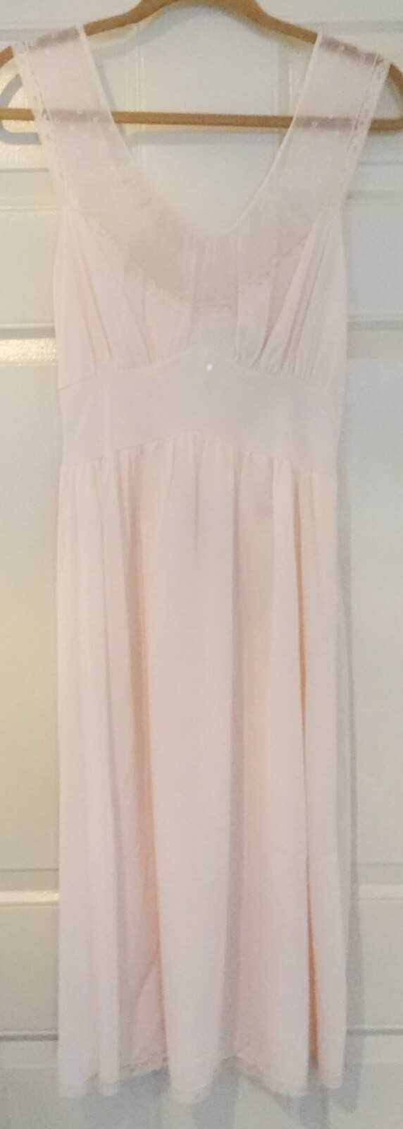 nIGHTY BABY DOLL PINK VINTAGE LINGERIE LACE ROUND V NECK 26” WAIST MED neocurio