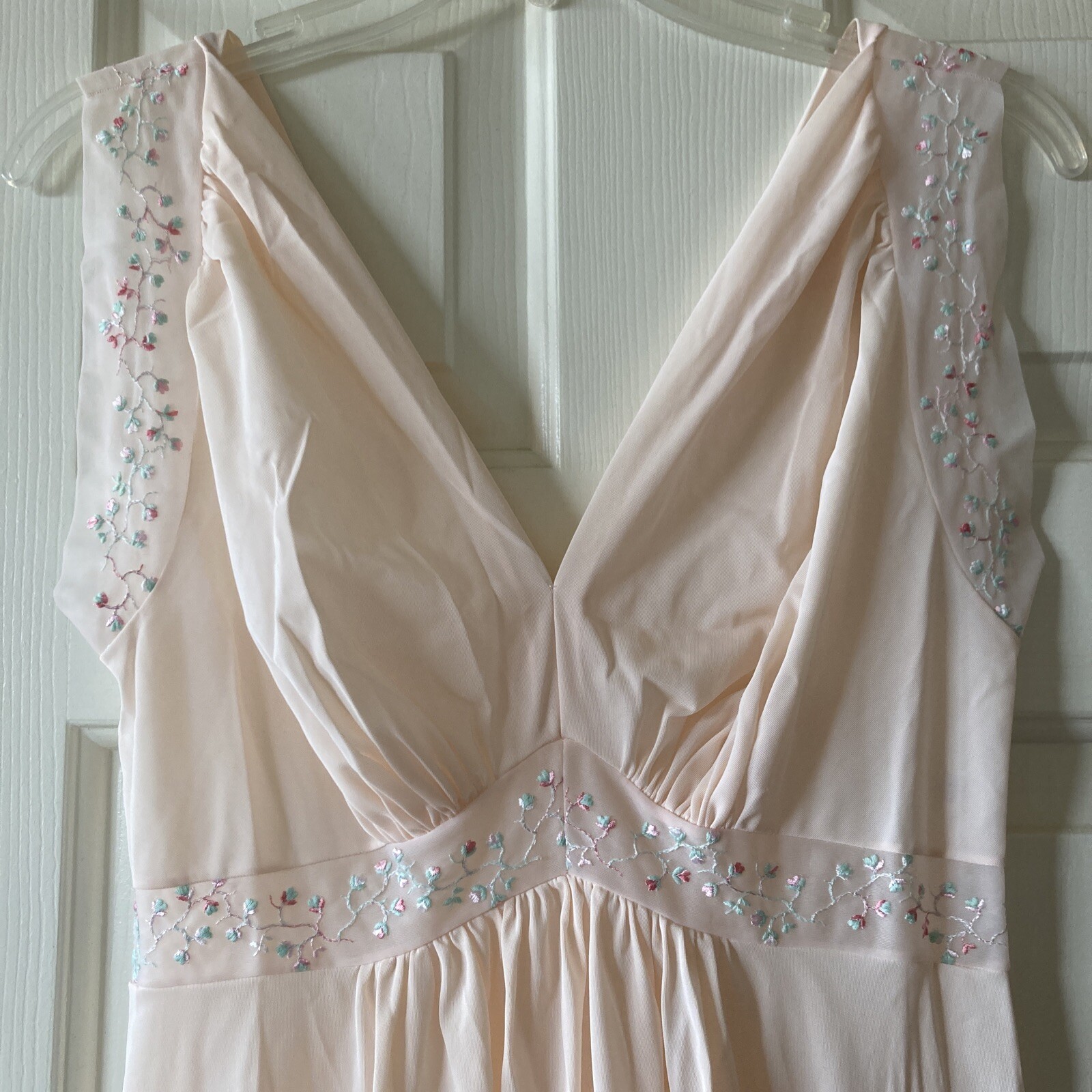 Vintage Vanity Fair Light Peach Tricot Long Sleeveless Nightgown Size 32 Small