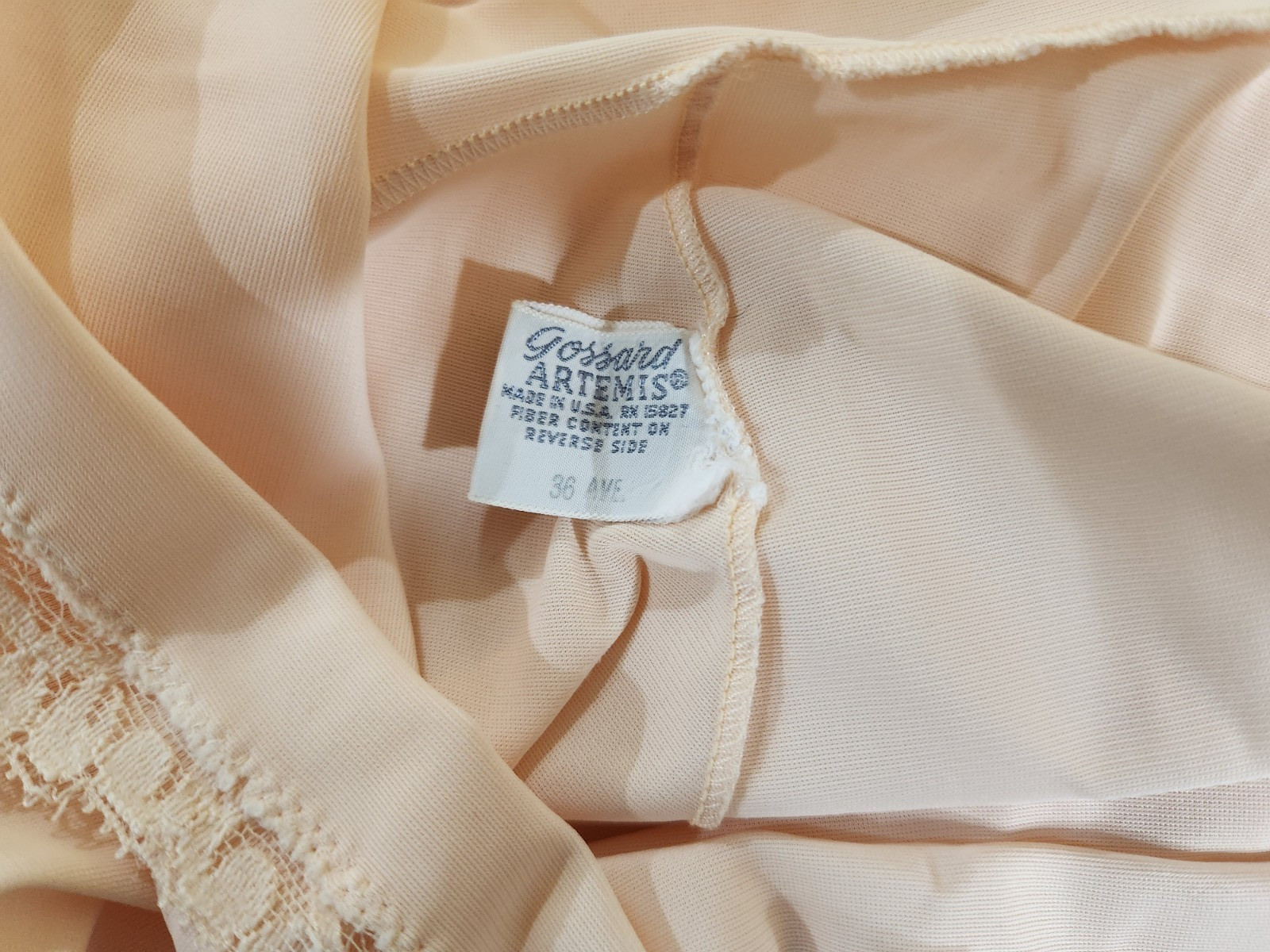 Vintage Gossard Artemis Nylon Full Slip Peach Lace Size 36 Average USA Pin-up