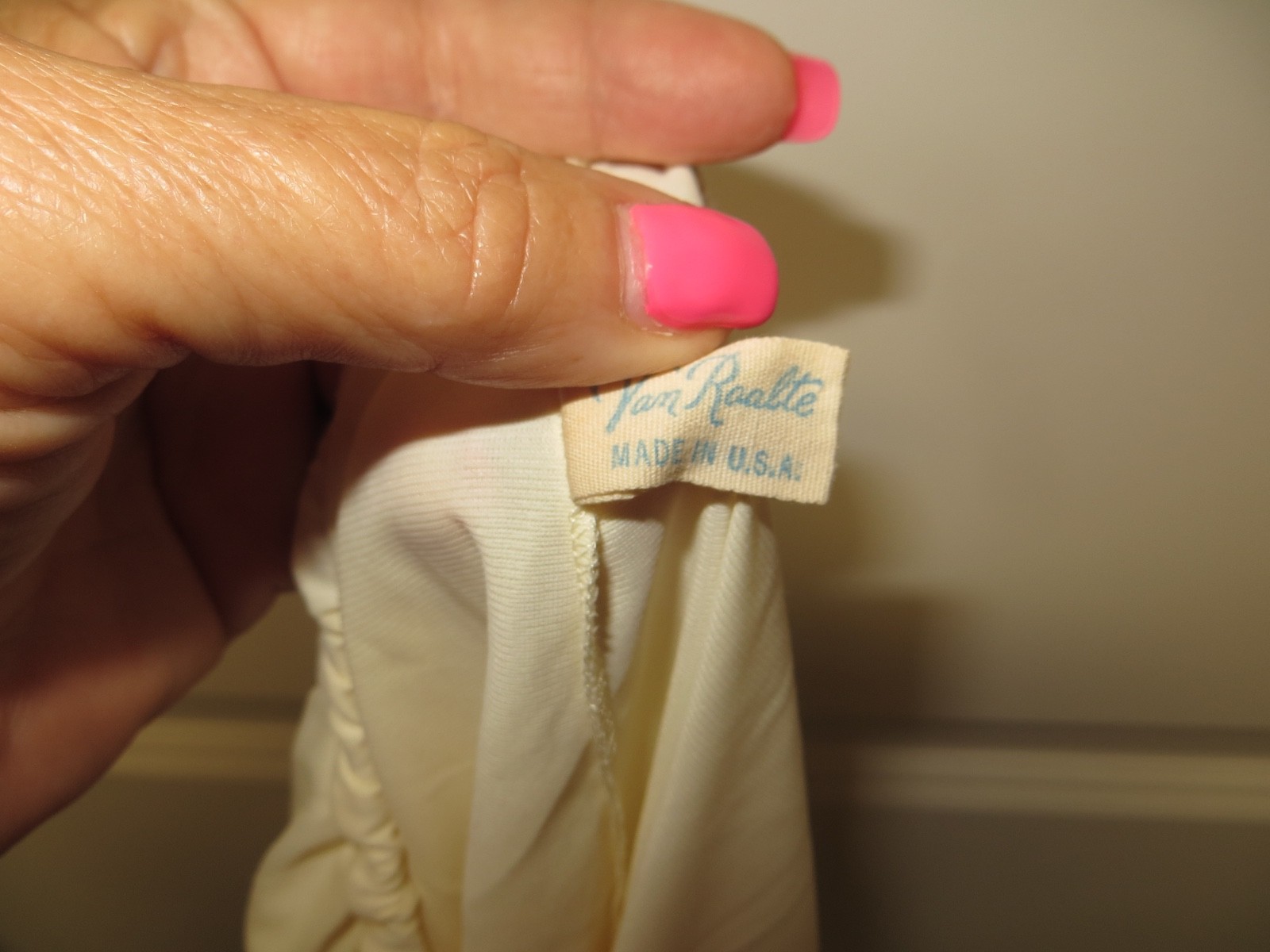 Vintage Van Roalte Half Slip – Off-White Color – Size Large – 21 1/2&Prime; Long