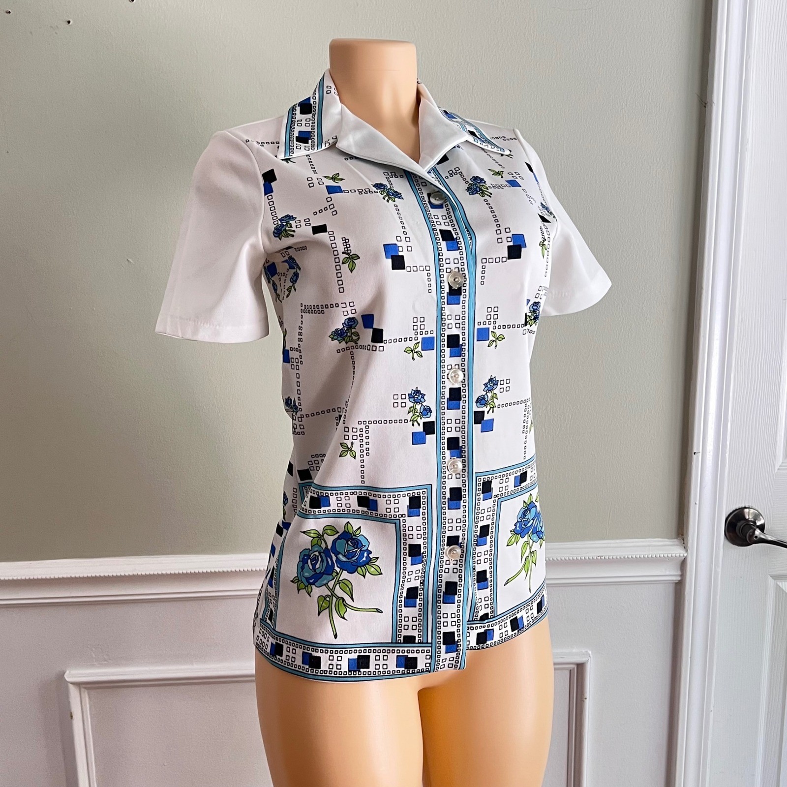 Smartique Button Up Blouse Sz S M Vintage 70s Floral Geometric White Blue Retro