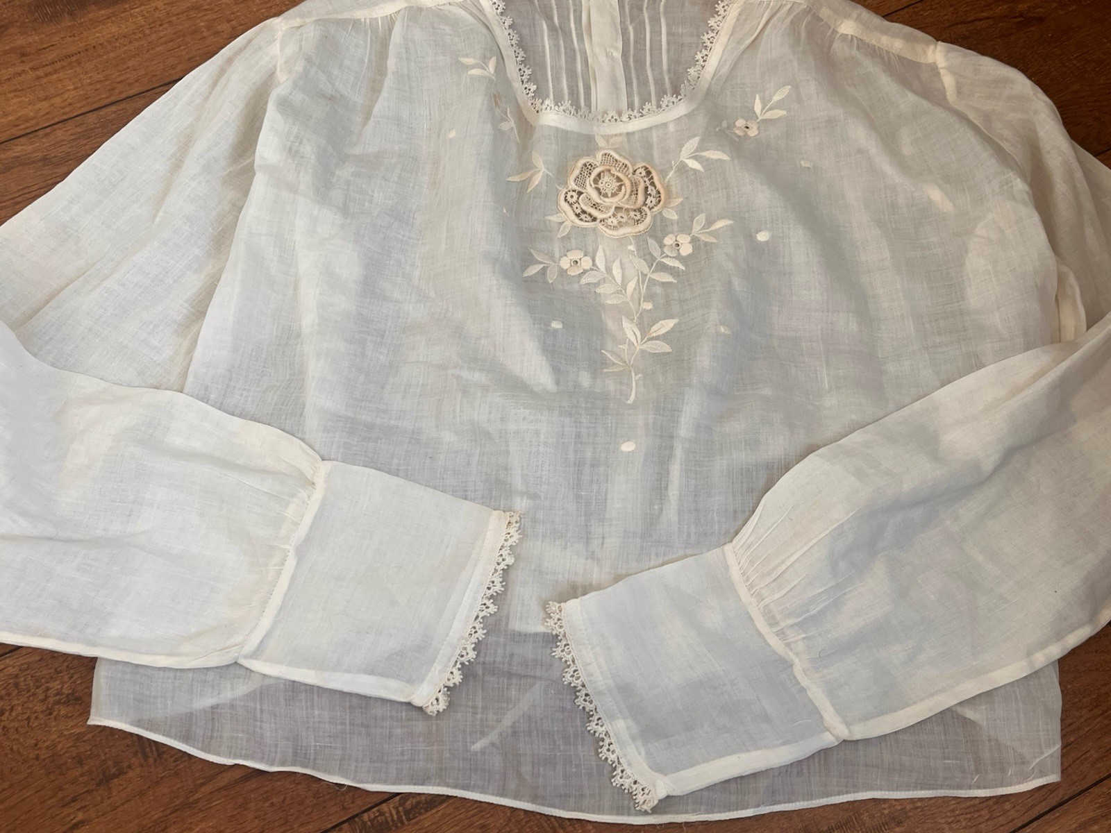 Authentic Victorian woman&rsquo;s blouse, Open Embroidery Bust 40” Length 17”