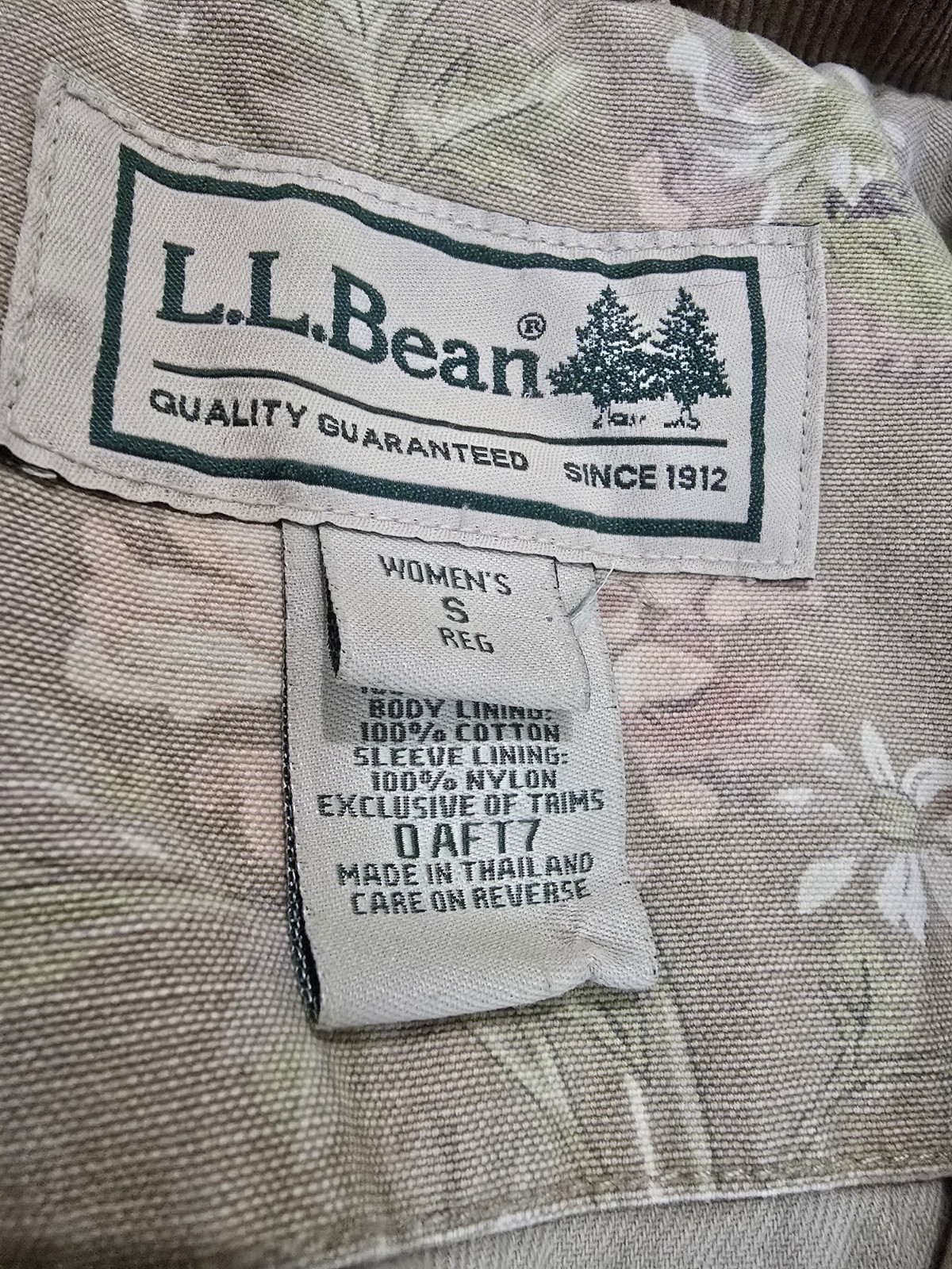 L.L. Bean chore coat jacket handpainted dogs beagles size small 0 AF T7 Carhart