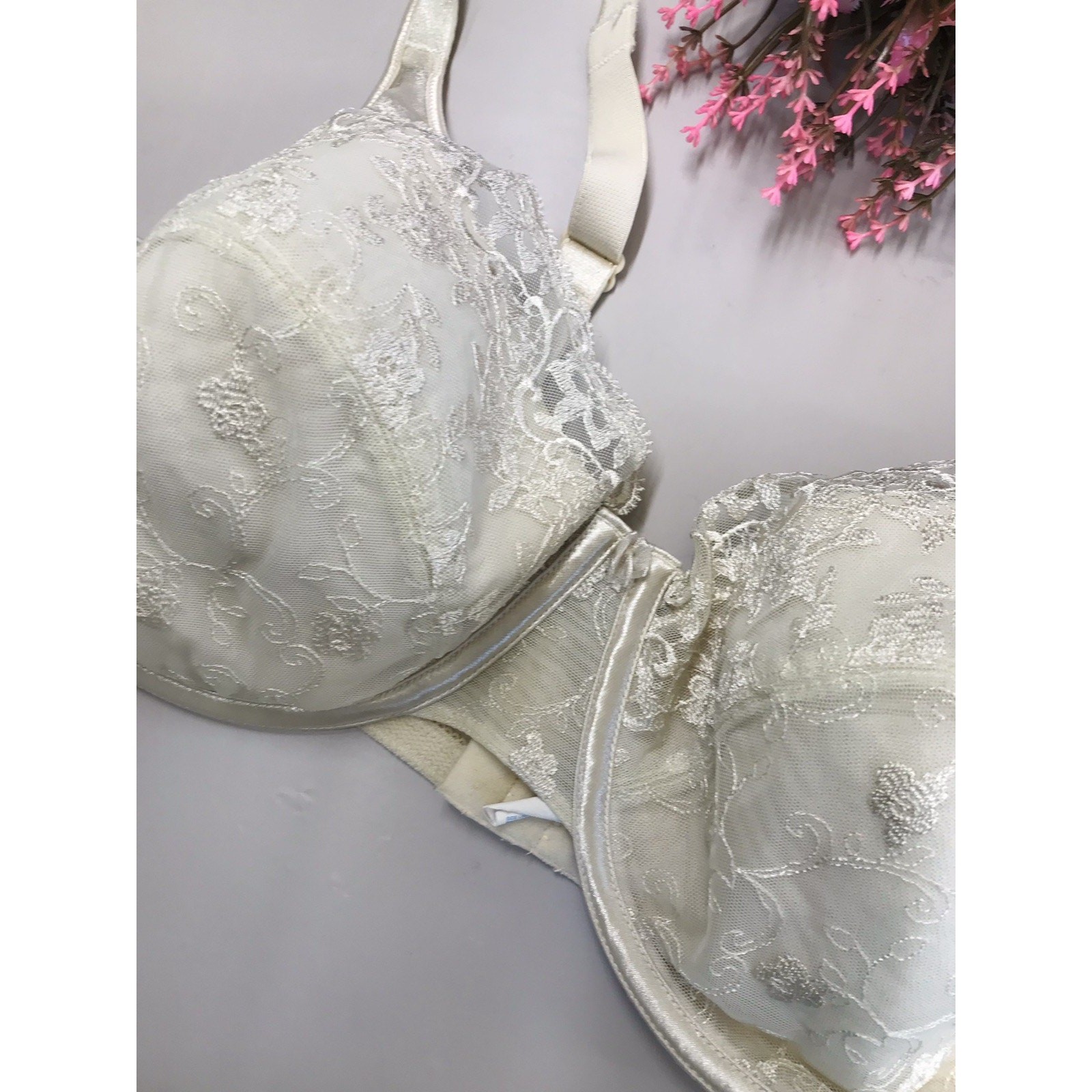 Vintage Playtex Secrets Satin & Lace #4022 Underwire Soft Cup Bra In Ivory 40DD