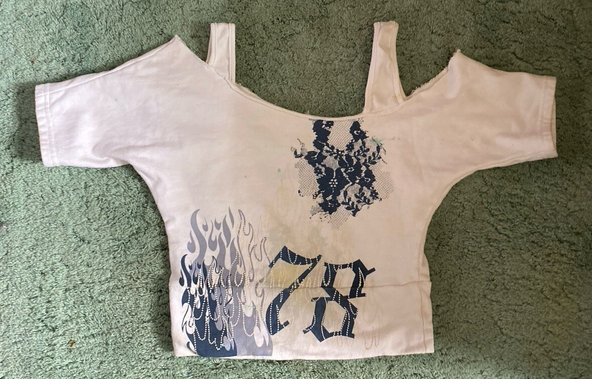 VINTAGE 90s ( AUSTRALIA) SUPRE CUT OUT FLEECE CROP TOP “78” VERY UNIQUE Size M
