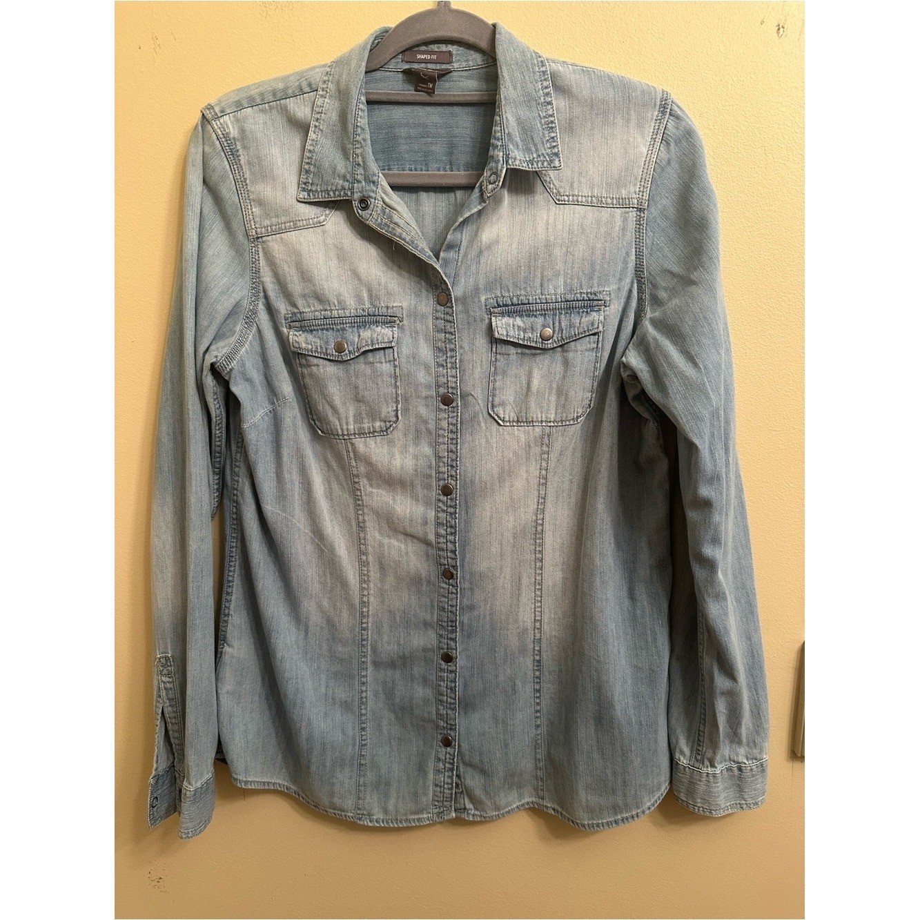 Eddie Bauer Shaped Fit Chambray Snap Button Shirt Women&rsquo;s Medium Tall Weste 1155