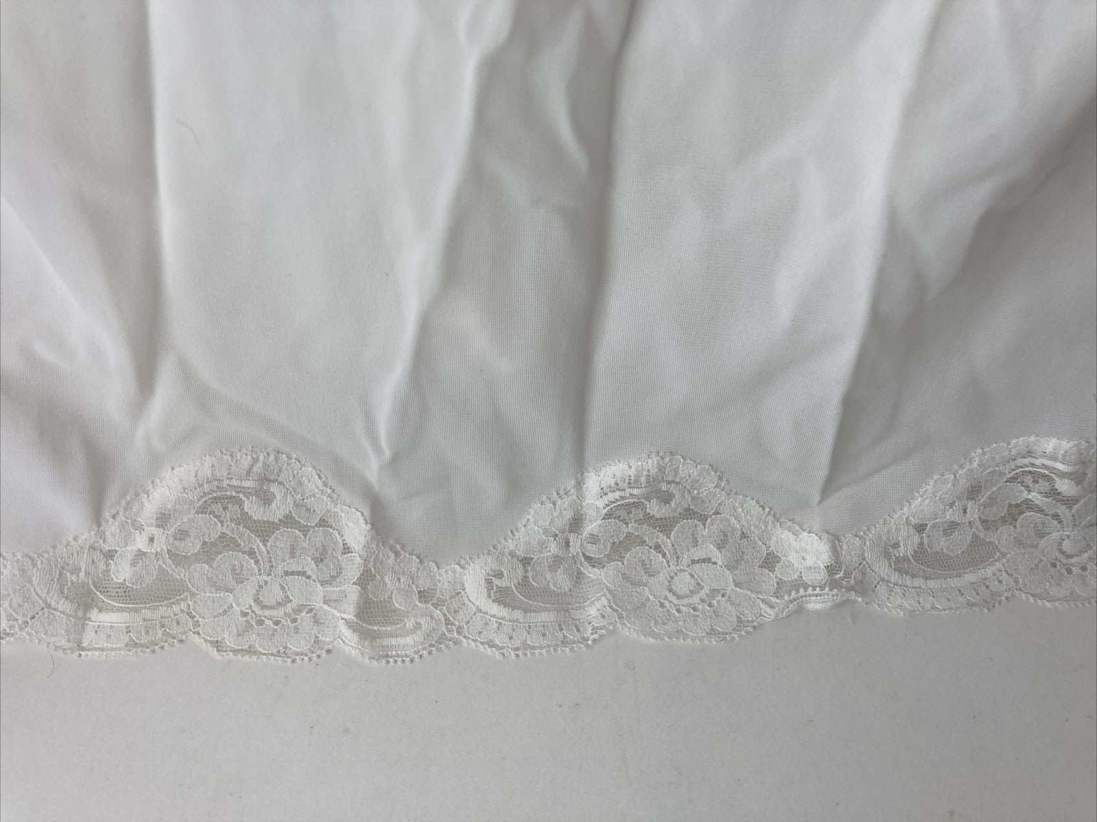 Vintage SHADOWLINE Full Figure White Lace Edge Slip Sz 38 24&Prime; Long