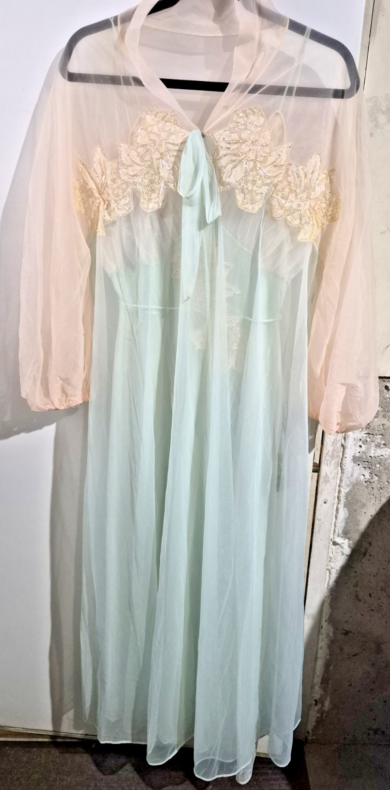 1950&rsquo;/1960.S peignoir set Boudoir Vtg Highly Feminine Glamorous Lace full Length