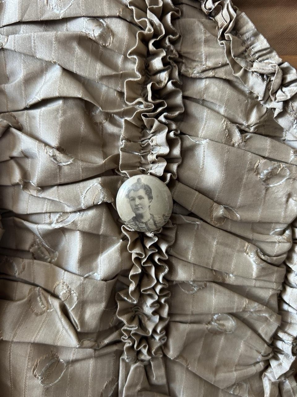 Antique 1890s Victorian Silk Leg of Mutton Sleeve Silk Bodice w/ Mourning Pin