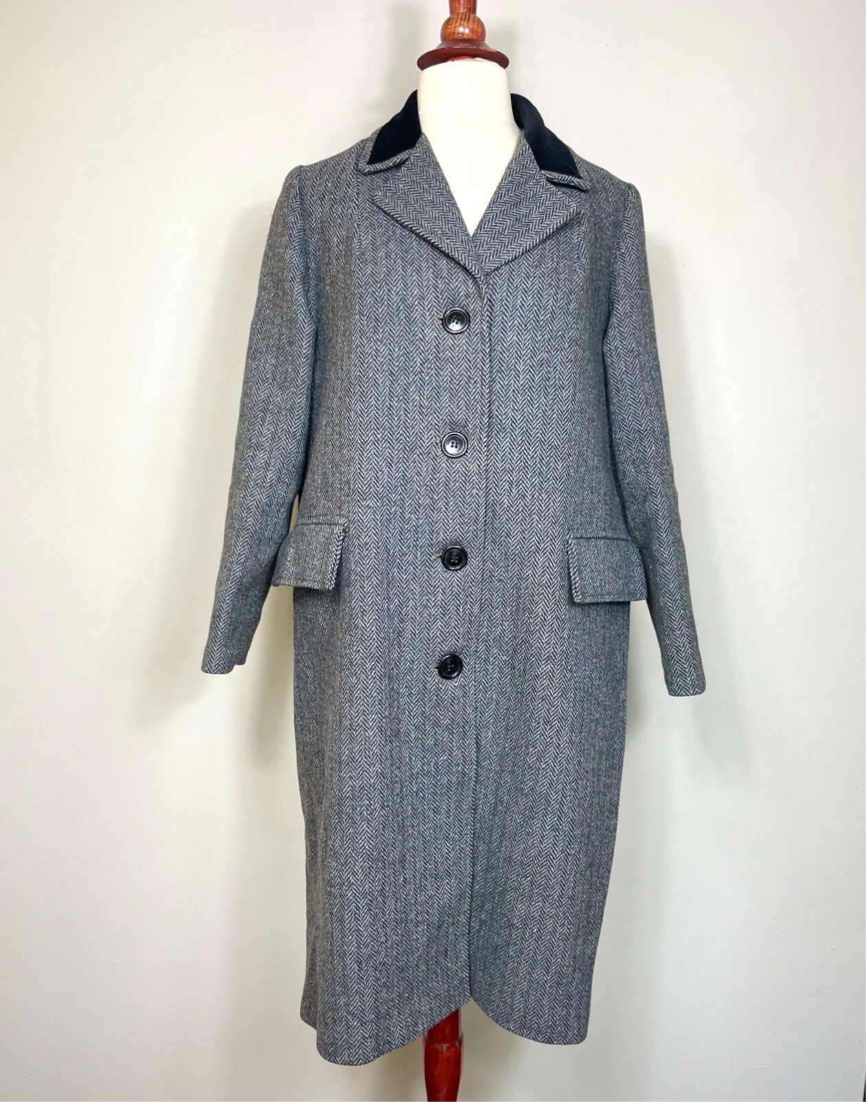 Vintage 1990s Black Herringbone Coat with Black Velvet Trim Collar Size Small