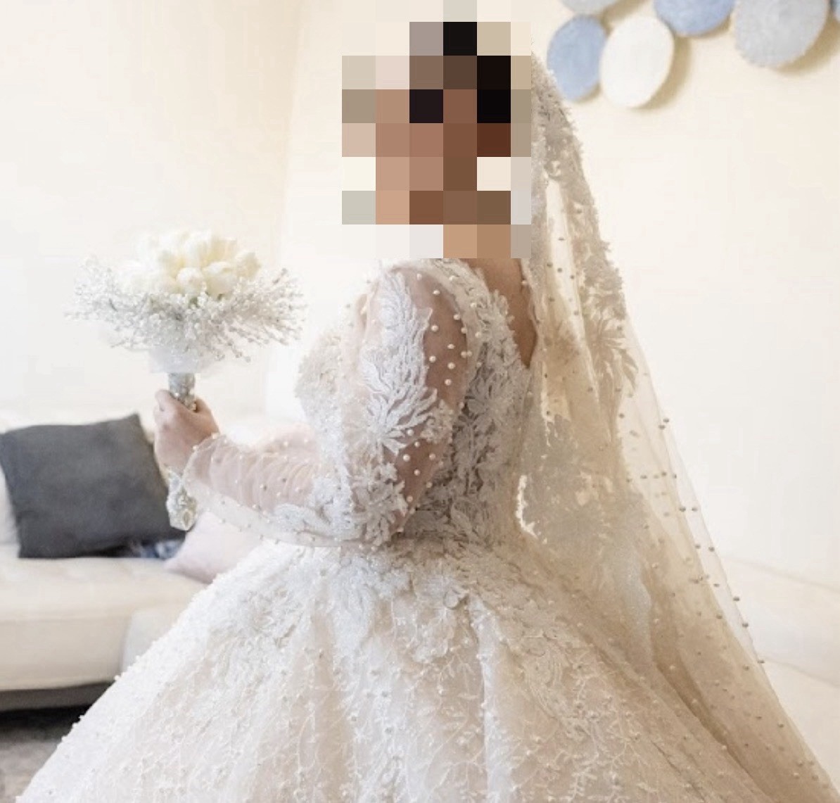 wedding dress size 6 pre owned