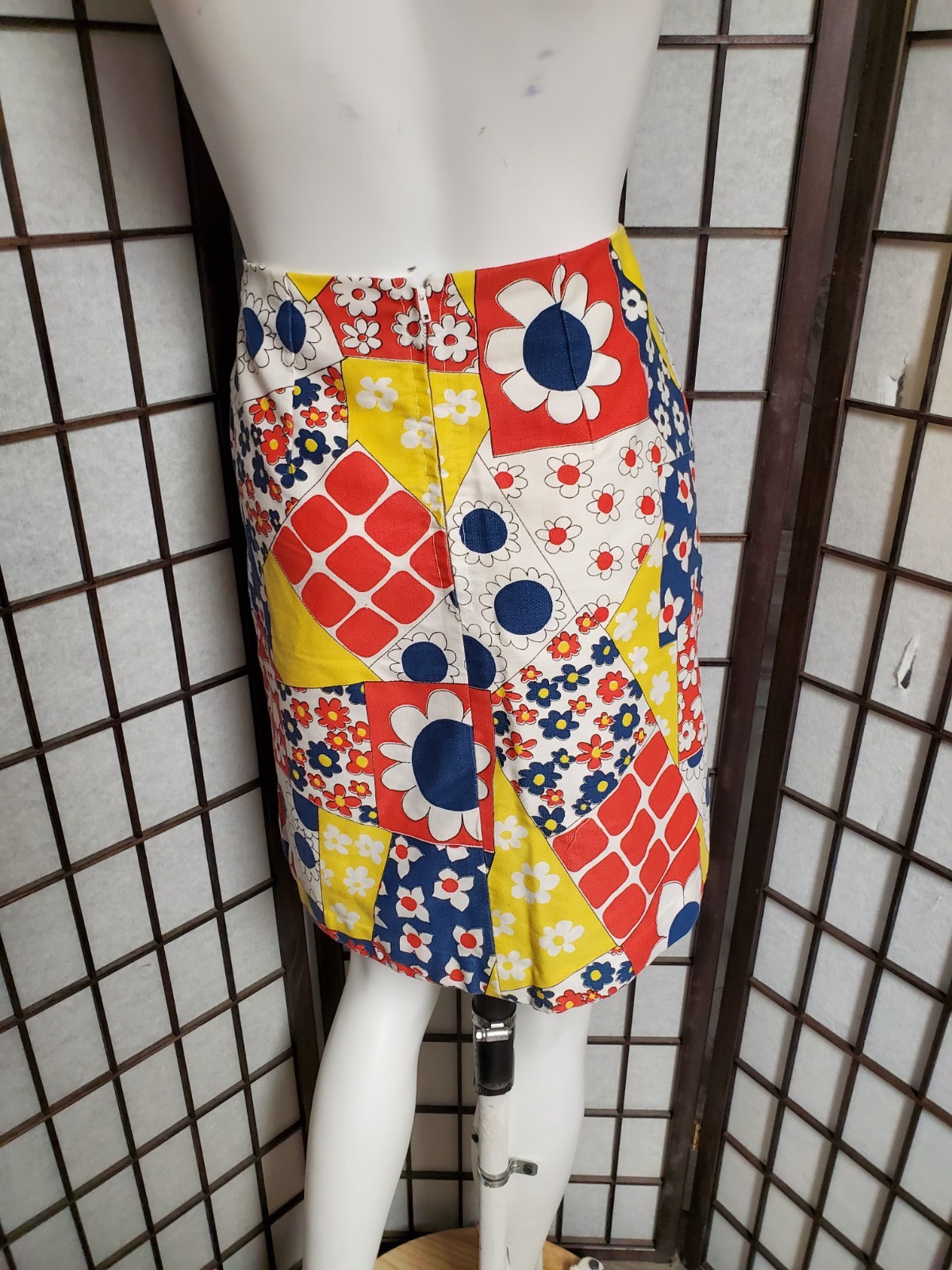 Vtg 60s Flower Power Mini A LINE Skirt mod Gogo Hippie Daisy 26&Prime; Waist X 19&Prime; Euc