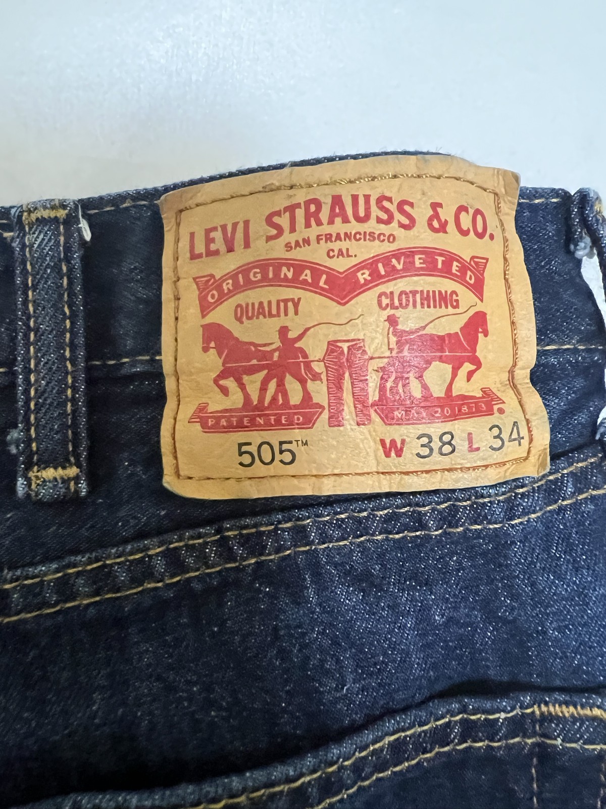 Levi&rsquo;s 505 Men&rsquo;s Regular Fit Straight Dark Wash Denim 38×34