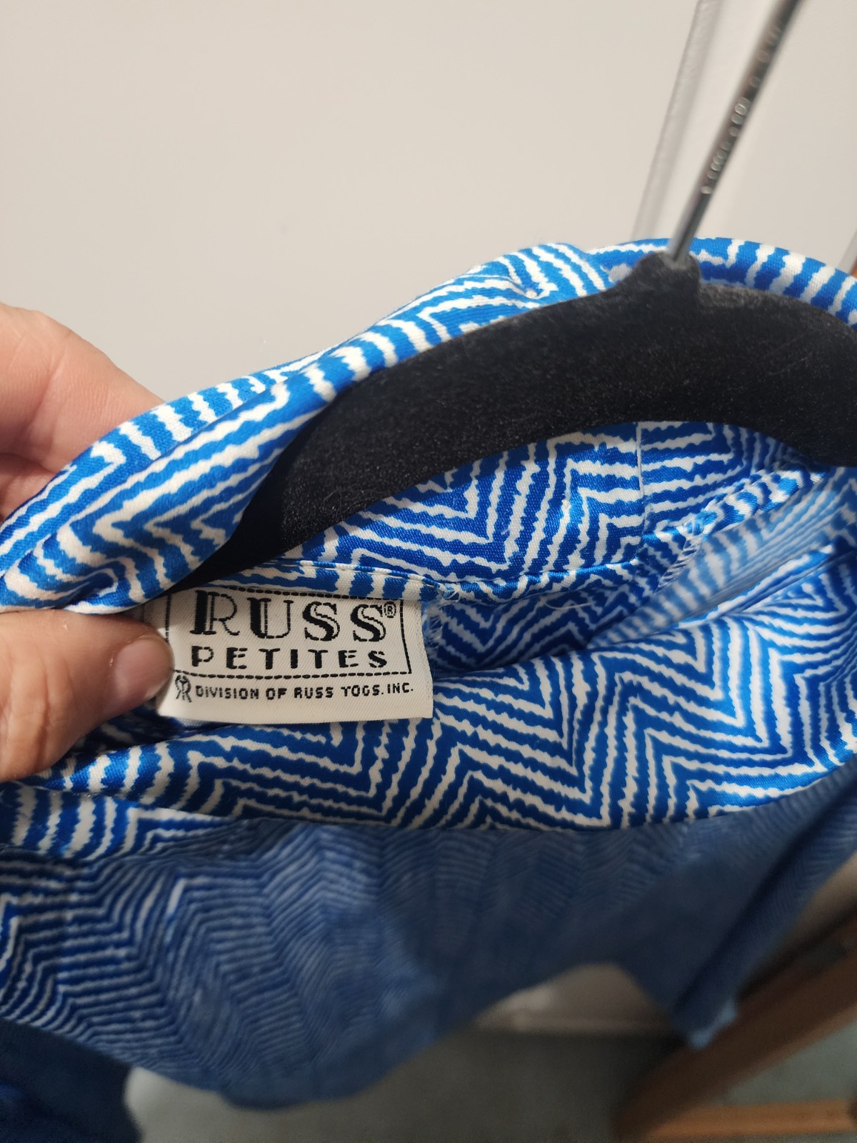 Vintage Russ Petites ILGWU Union Made Blue White Chevron Mock Neck Blouse L USA