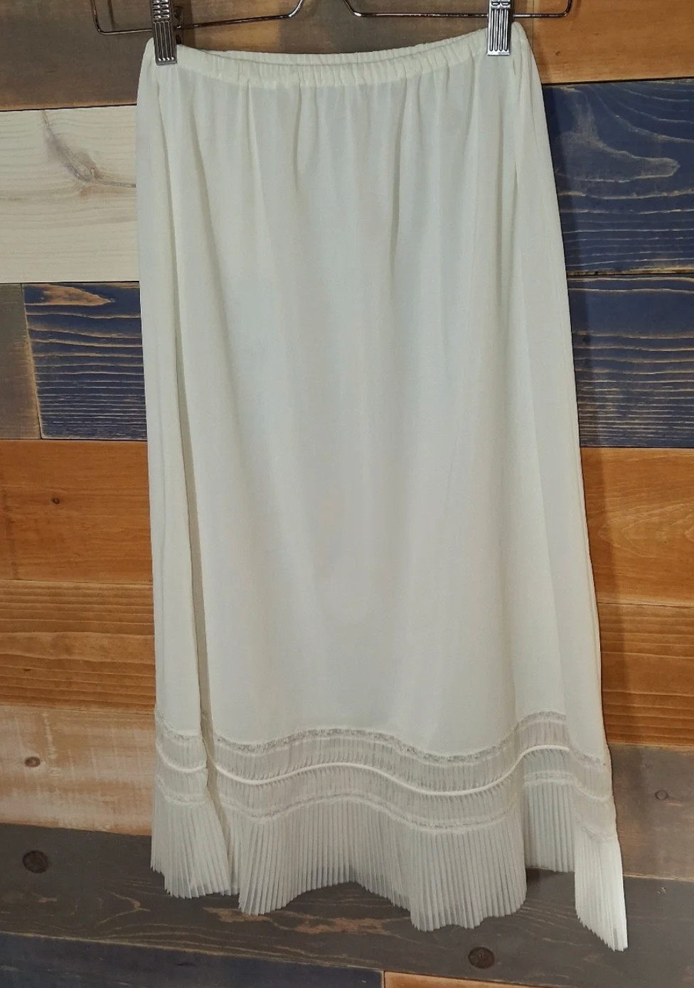 Vintage Mojud Half Slip M Coquette Romantic Feminine Cream Silky Cottagecore