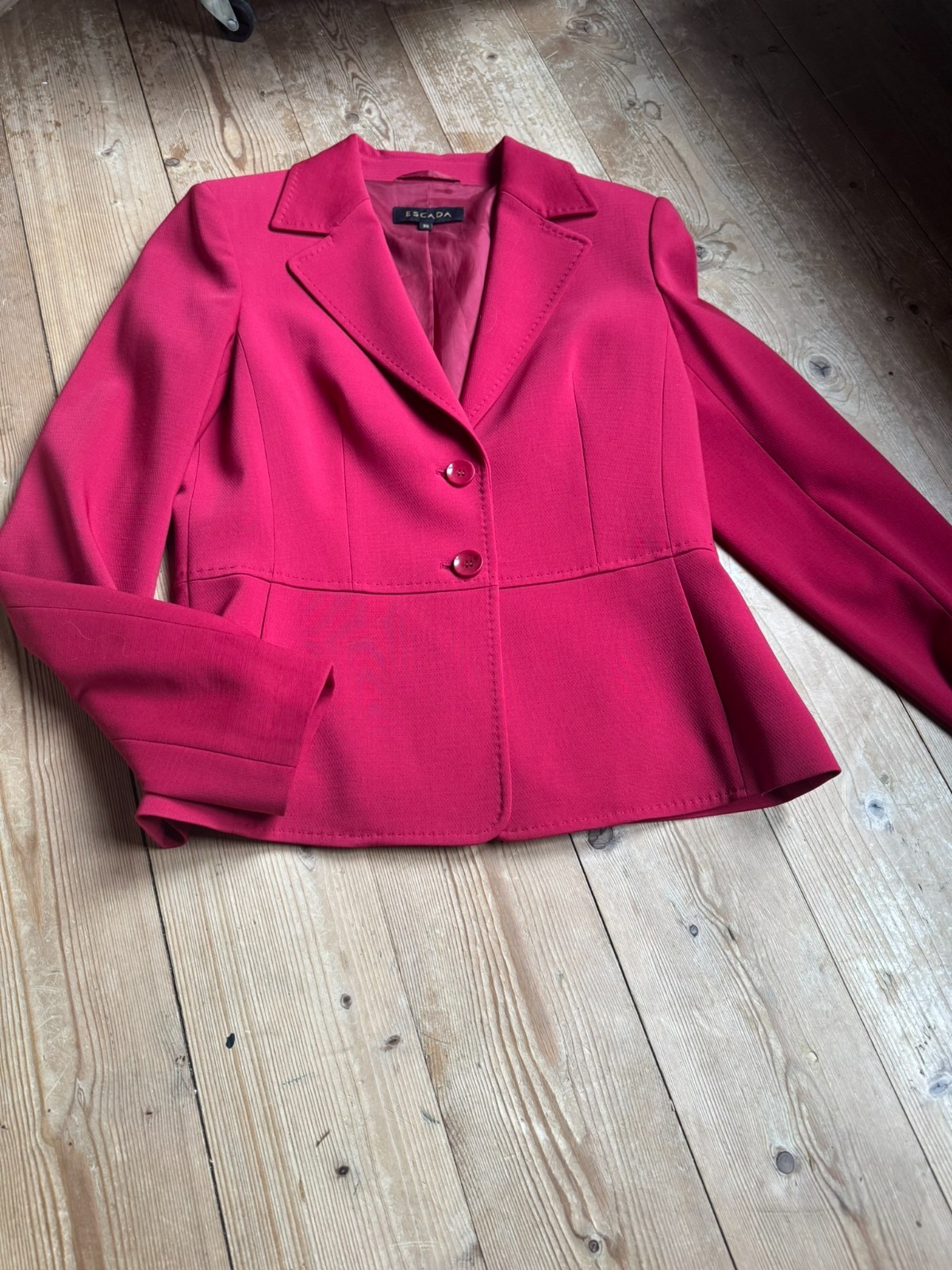 Escada blazer black cherry virgin wool peplum shoulder pads size 36 38 40 MINT condition
