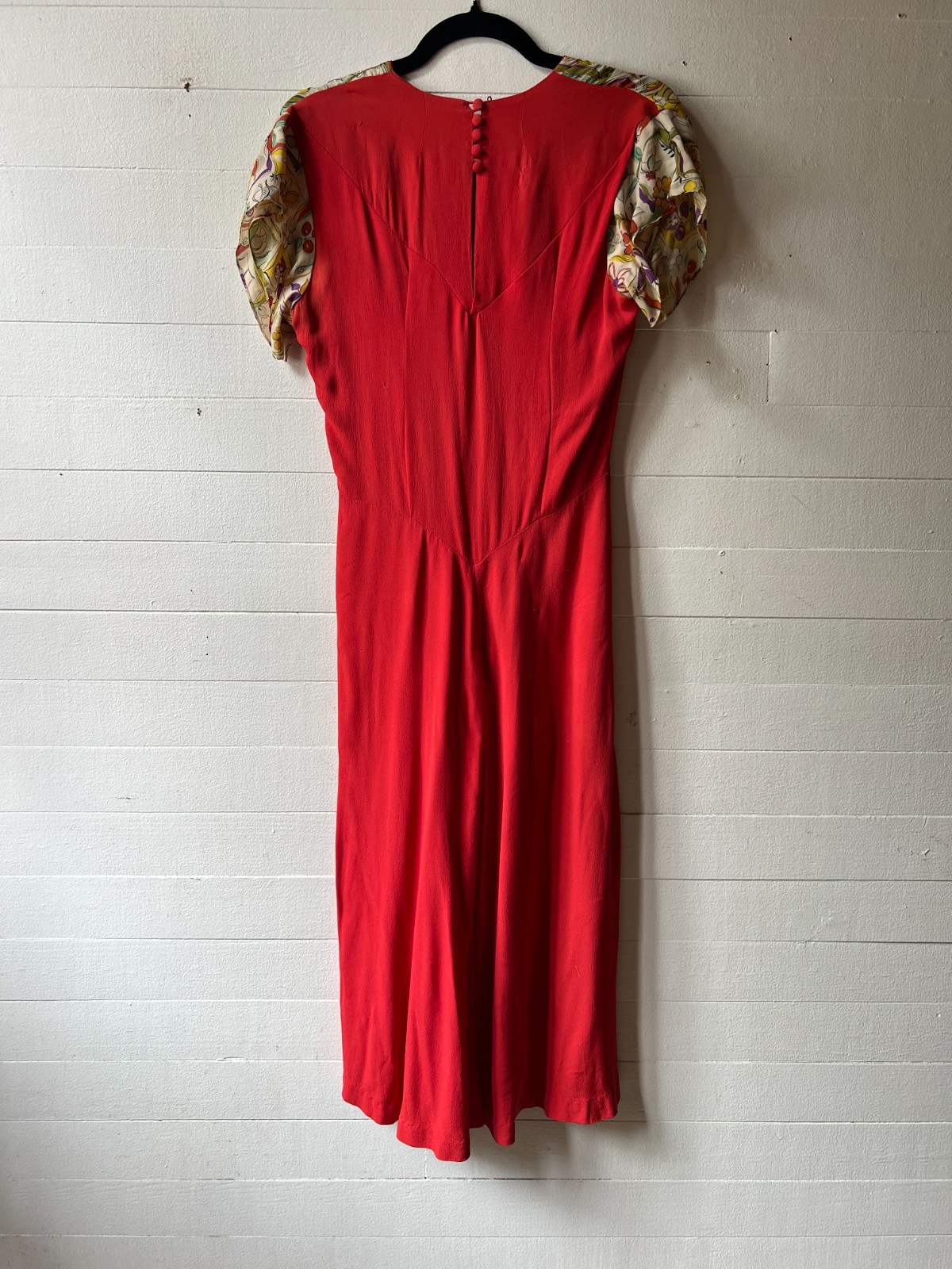 Vintage 1940s Red Pattern Dress – 34x26x45 AR FL
