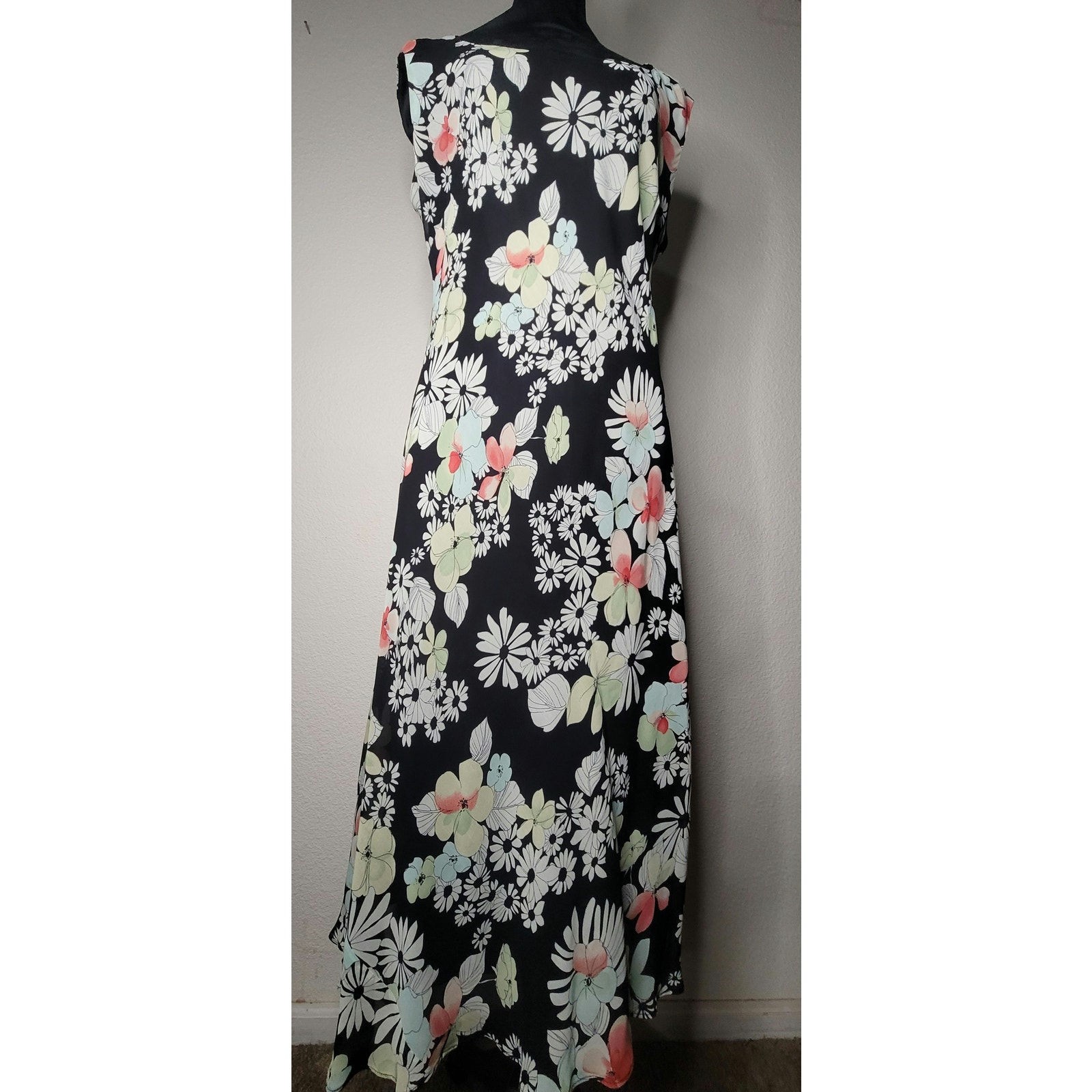 Vintage Jones Wear Women&rsquo;s Sleeveless Shift Dress Multicolor Daisy Floral Print
