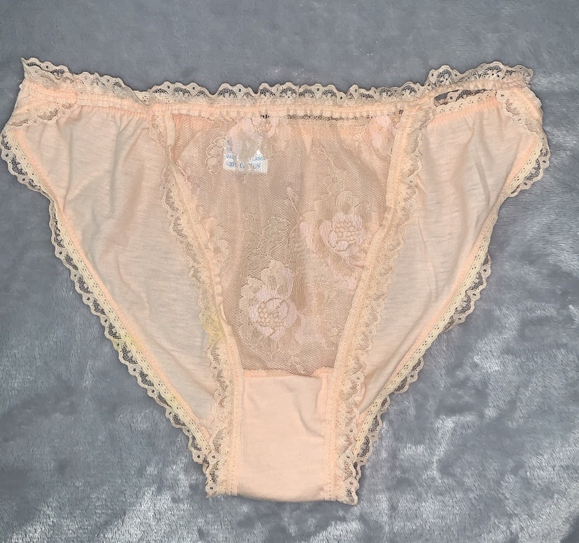 Vtg String Bikini panties 6 M Frilly Girly Peach Lace & Cotton