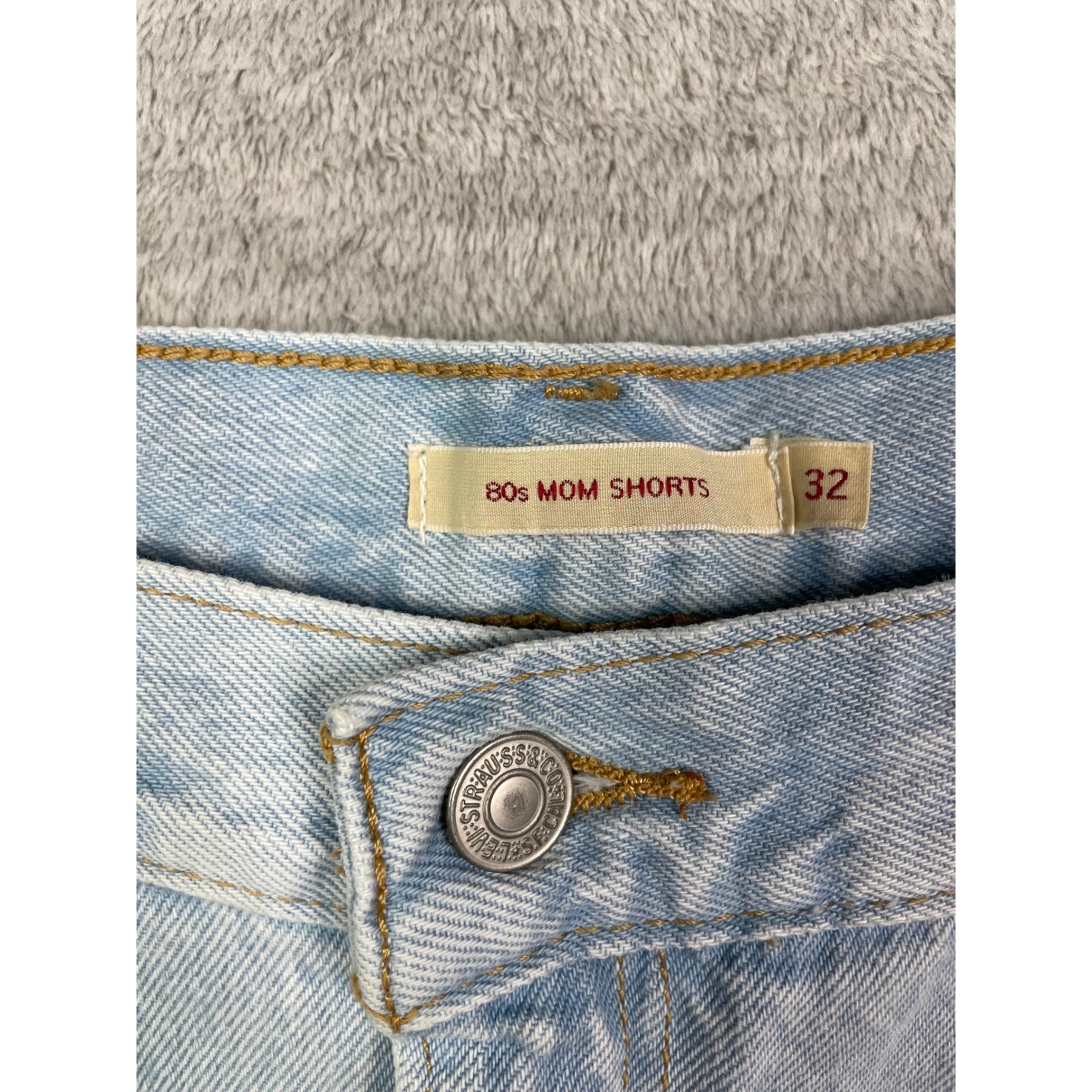 Levi&rsquo;s Premium 80s Mom Shorts Size 32 Light Wash Denim High Rise Blue Jean