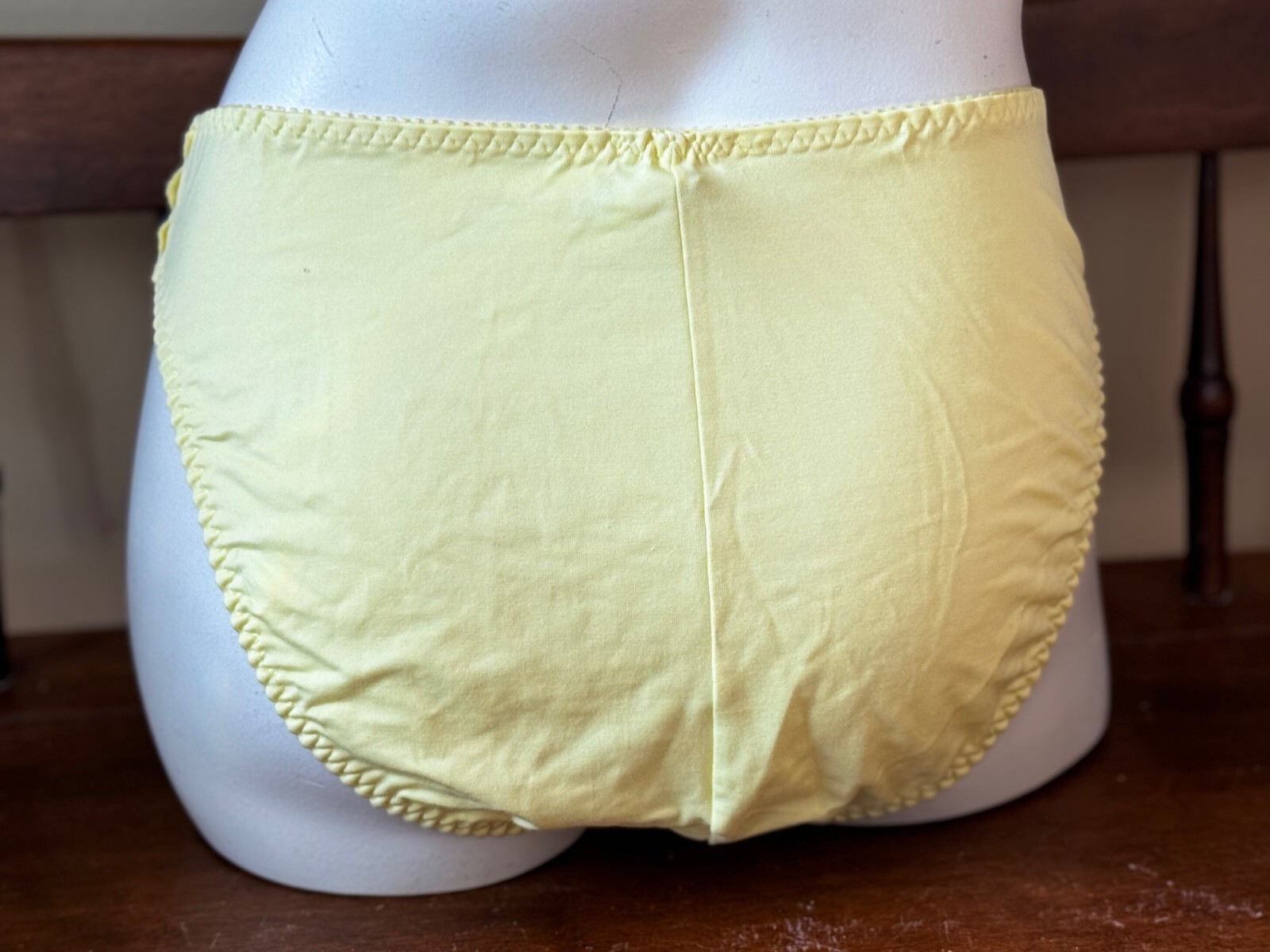 VINTAGE OLGA ~ YELLOW ~ SIMPLY PERFECT LACE HI-KINI PANTIES ~ SiZE MEDIUM