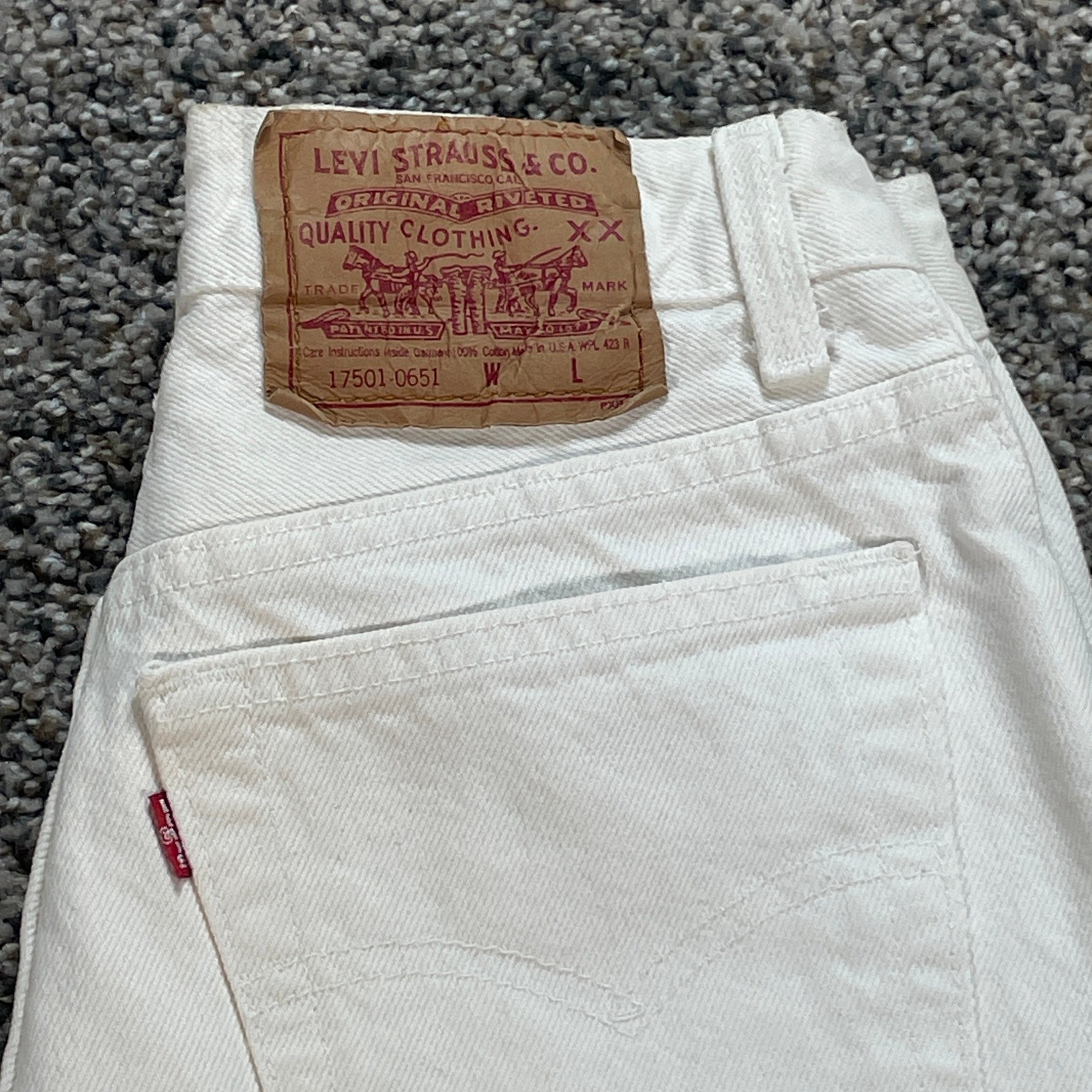 Vintage Levis 501 Women&rsquo;s 24×32 Jeans USA Made White High Waisted Tapered Leg