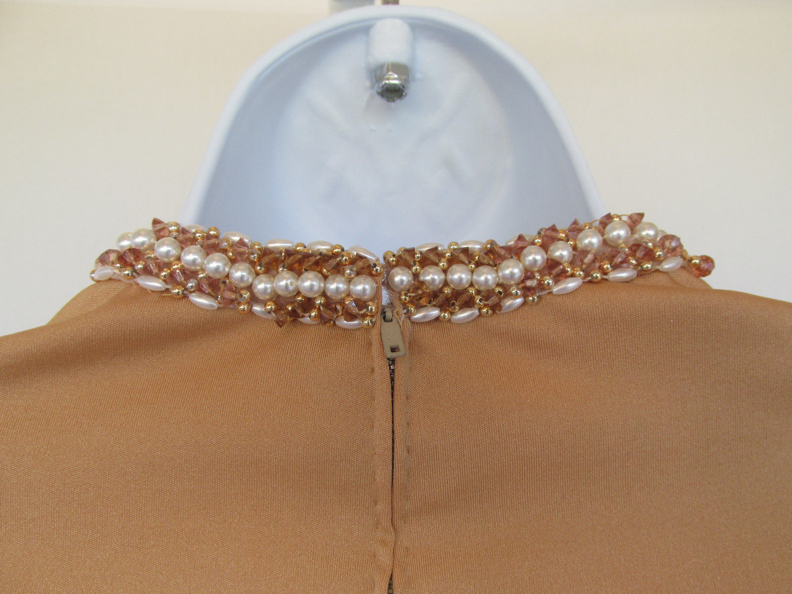 VINTAGE DRESS 1950s 60s MOD VICTORIA ROYAL BEADS KEY HOLE BRONZE SIZE 10 PEARLS