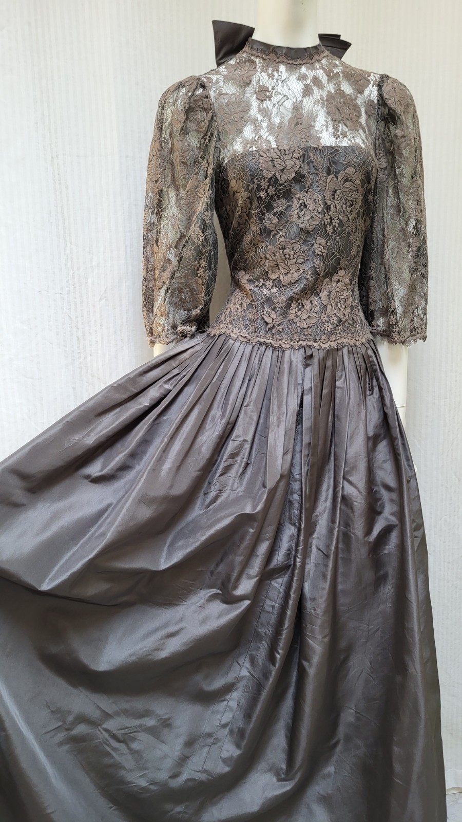 Vintage Nina Ricci Haute Boutique Gray Silk Taffeta & Lace Ball Gown Dress – XS