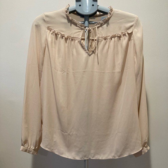 Violet + Claire Flowy Cream Peasant Blouse Ruffles Elegant Romantic Renaissance