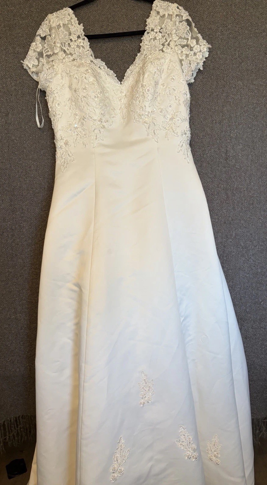 Christina Wu Ivory Lace Appliqué Wedding Dress Size 16 Regular Style 1660-2