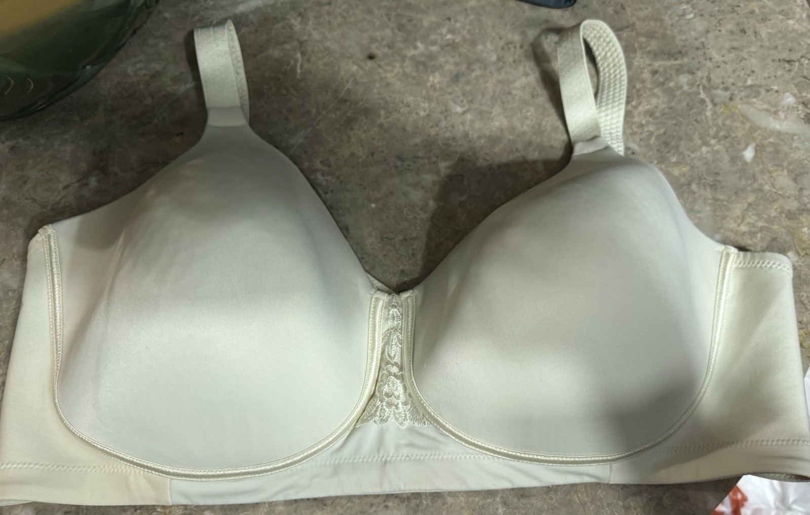 VINTAGE VANITY FAIR BRA! 44 DD. CREAM
