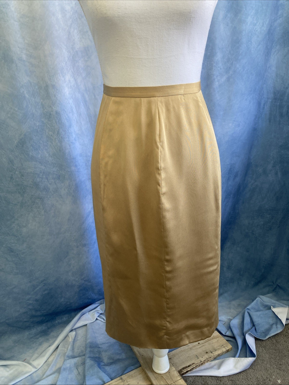 Vintage 1990s Dué Per Dué Gold 100% Silk Pencil Skirt Size 12 GUC Quiet Luxury