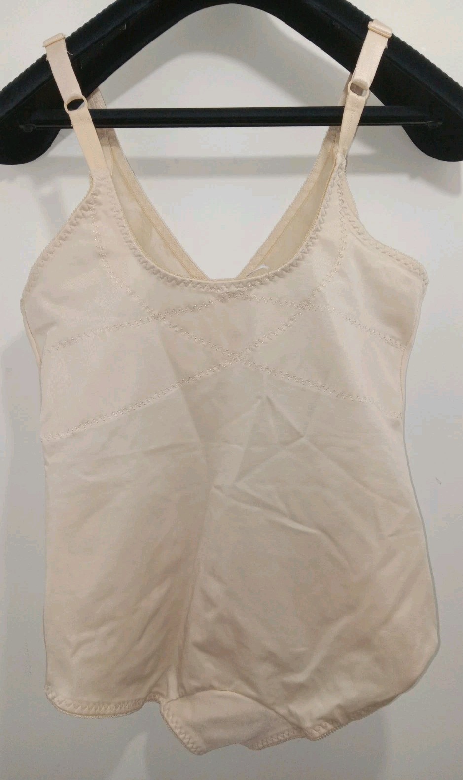 Vintage Lasting Comfort Cupped Wireless Women&rsquo;s Body Shaper 44 Cups B/C/D Beige
