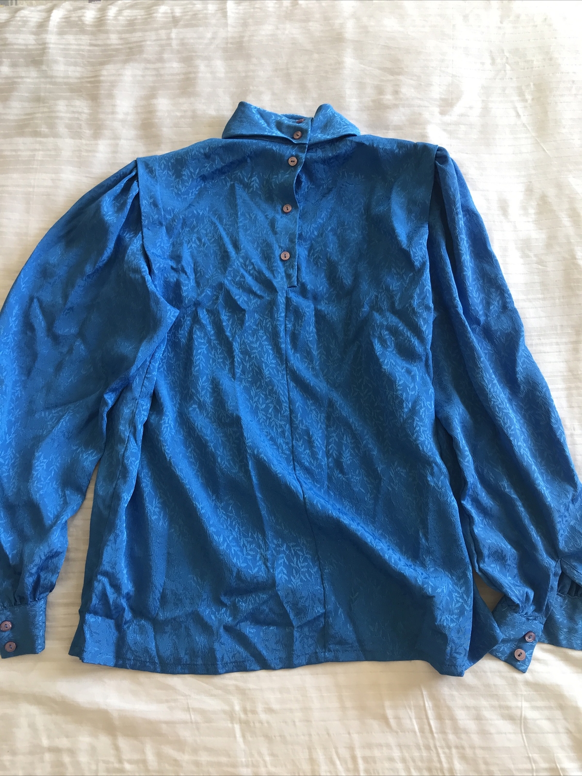DAVID MATTHEW Size 8 (36” bust) blue long sleeve pleated blouse SHOULDER PADS